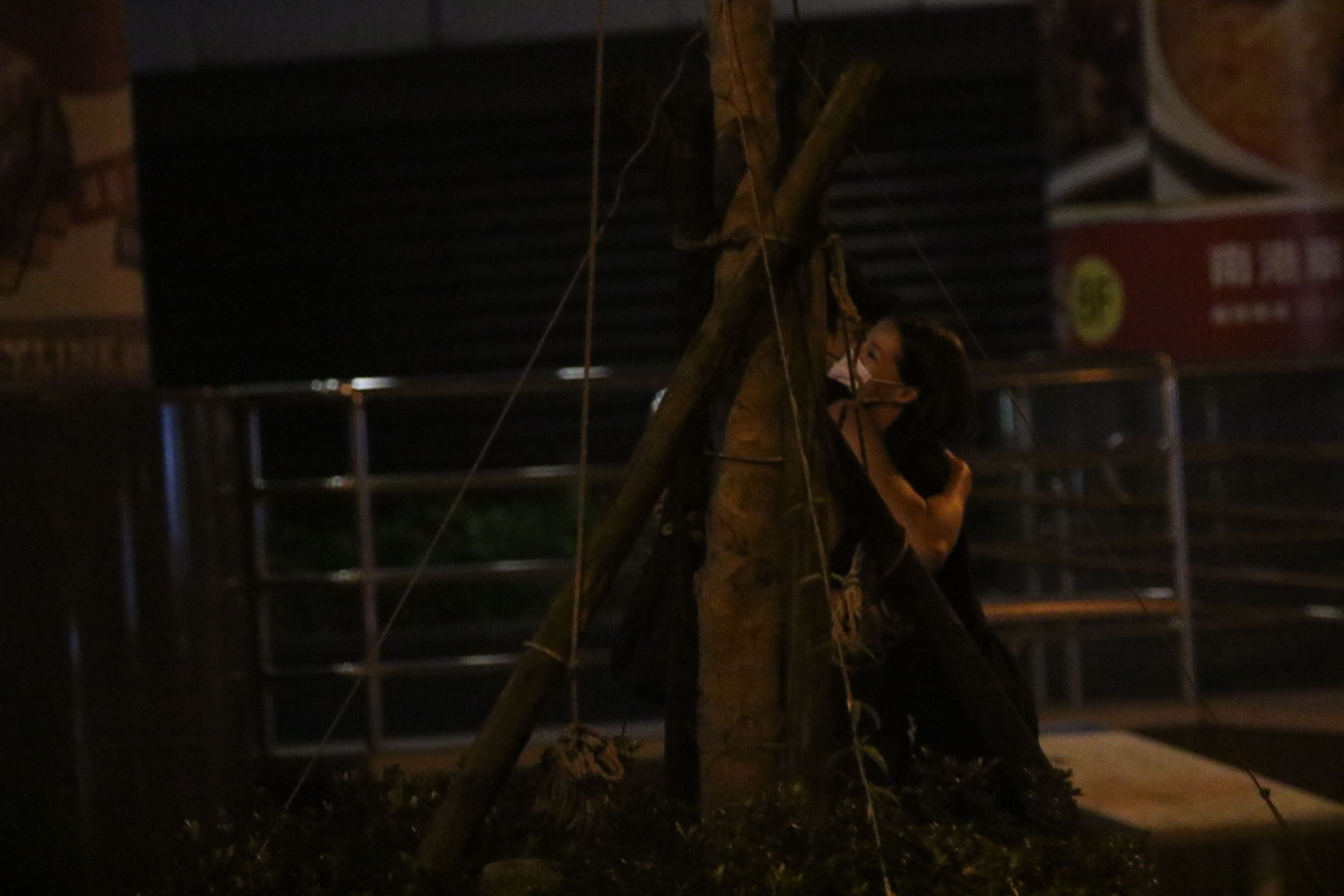 【神新聞】當男神遇到狗仔偷拍　反應就是讓人猜不透