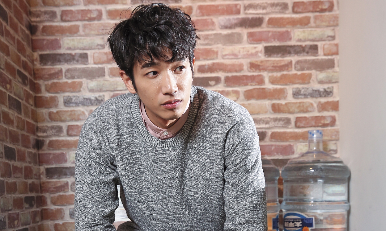 劉以豪戲約不斷導致身體一度亮紅燈，受訪時坦承曾尿過血尿，在家中呼喚媽媽求救。