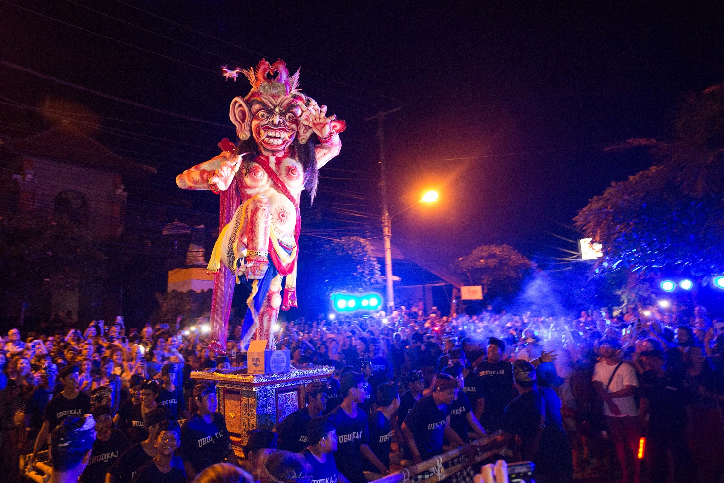 晚間約莫8點，鬼怪開始登場。