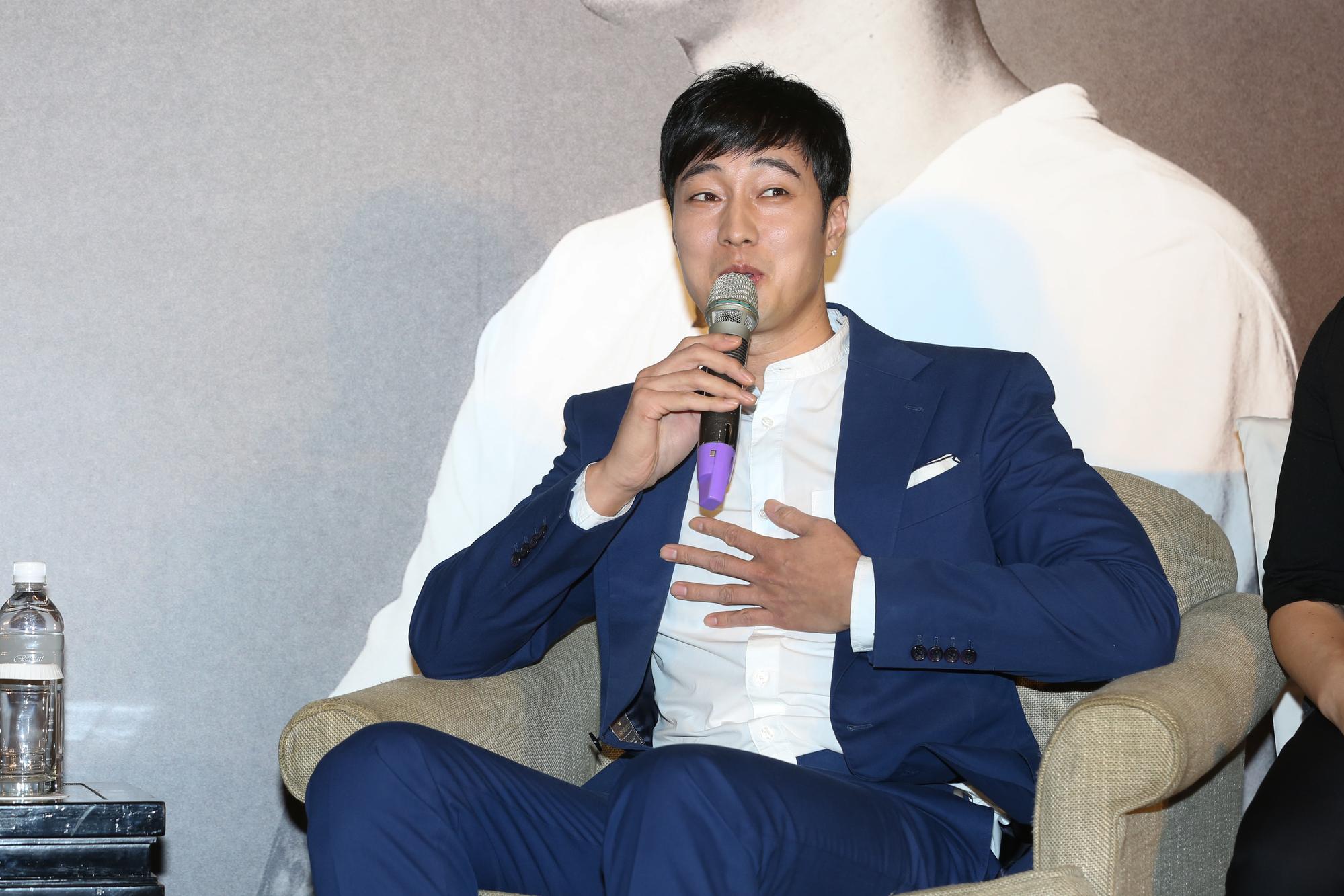 蘇志燮知道粉絲們自稱「蘇太太」,笑說老公只有他一個,怎麼辦才好呢?