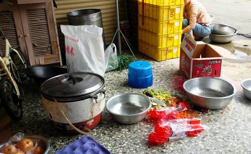 「愛樂紛」所生產的副食品包裝找不到生產地址，業者也提不出「工廠登記」的證明。