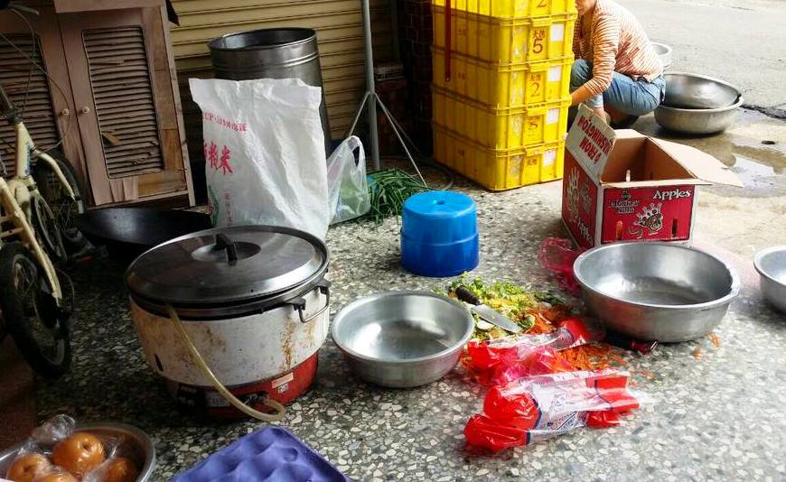 「愛樂紛」所生產的副食品包裝找不到生產地址，業者也提不出「工廠登記」的證明。