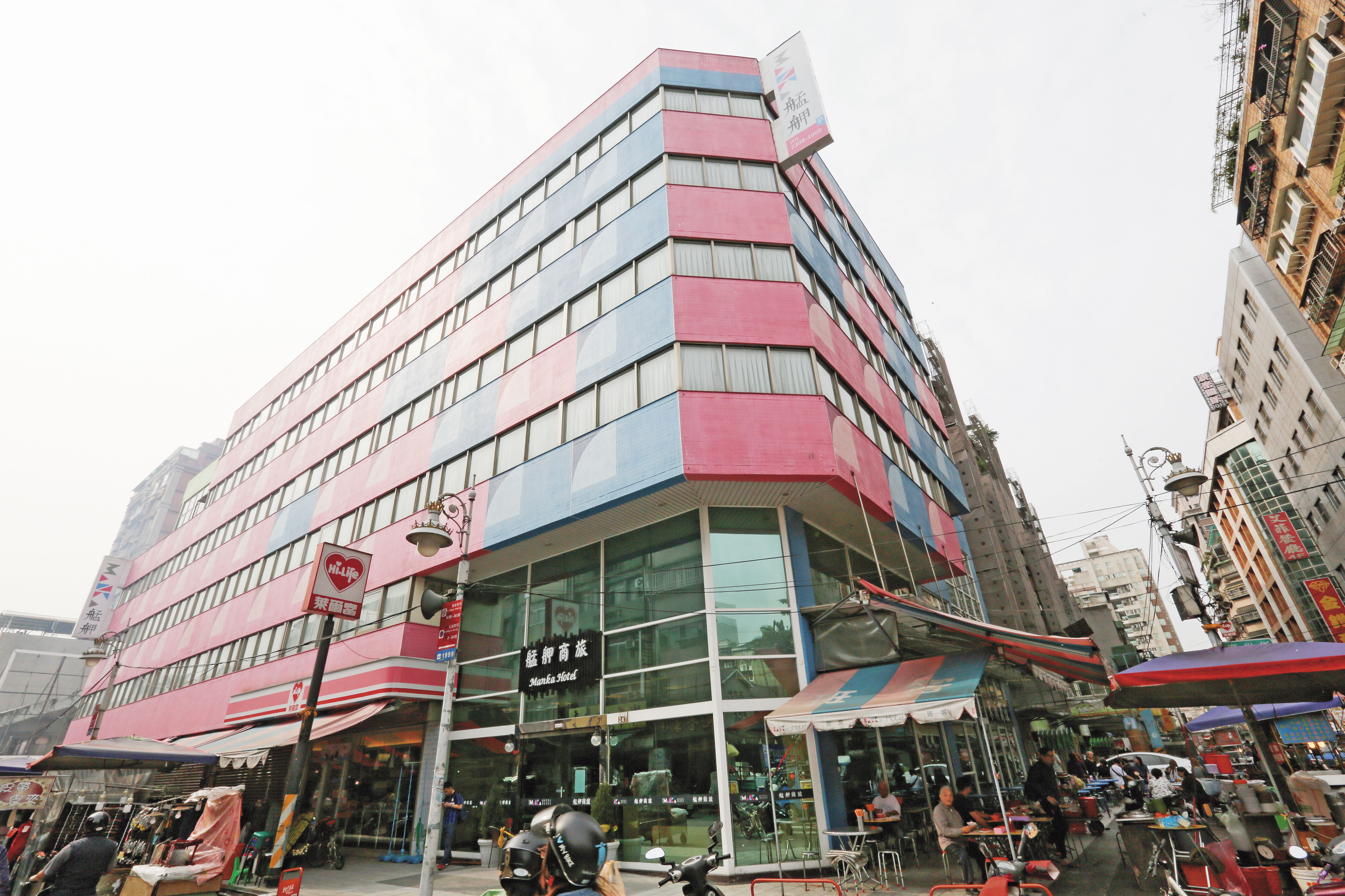 艋舺商旅委外經營不善，業主原本想收回自營，不料卻掀起一場腥風血雨。