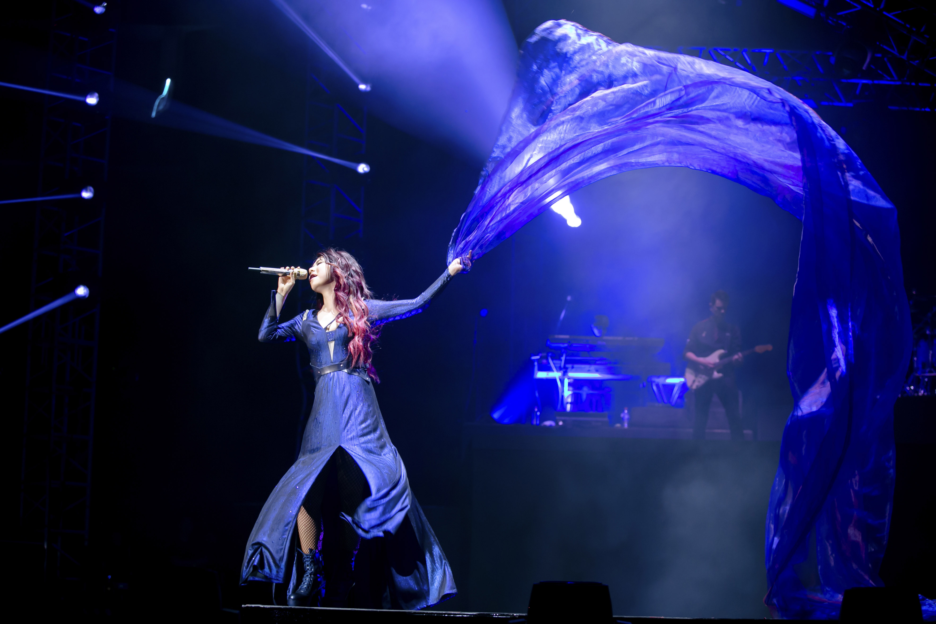 鄧紫棋在廣州舉辦「Queen of Hearts」演唱會首場演出。