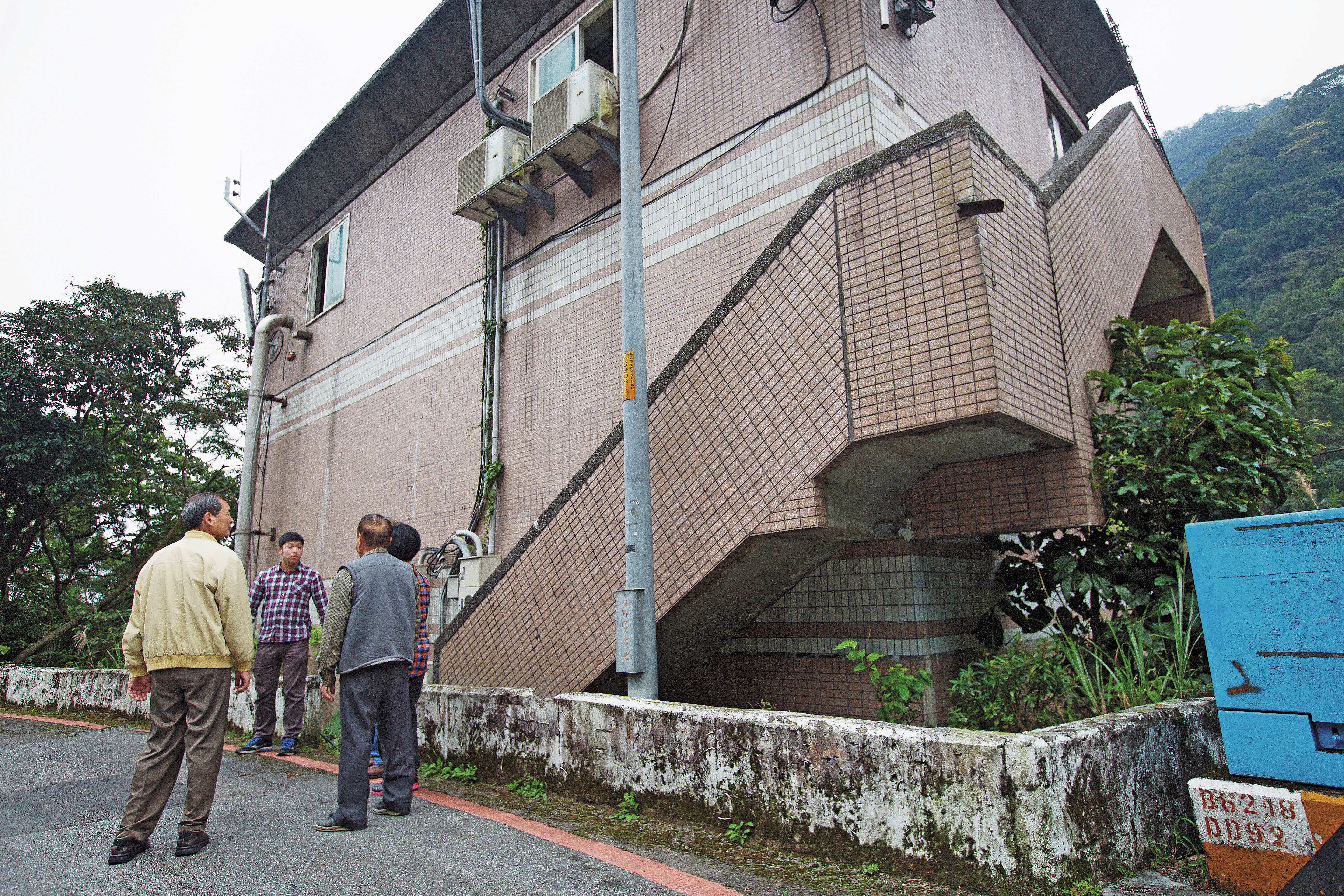 新地主打算拆掉自來水加壓站來興建別墅，達觀鎮社區的住戶們十分憂慮。