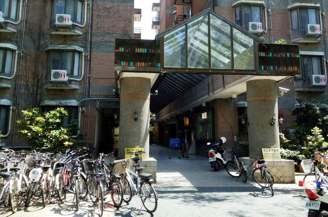 台大校園今天驚傳尼泊爾籍博士生陳屍宿舍，疑因飲酒過量猝死。