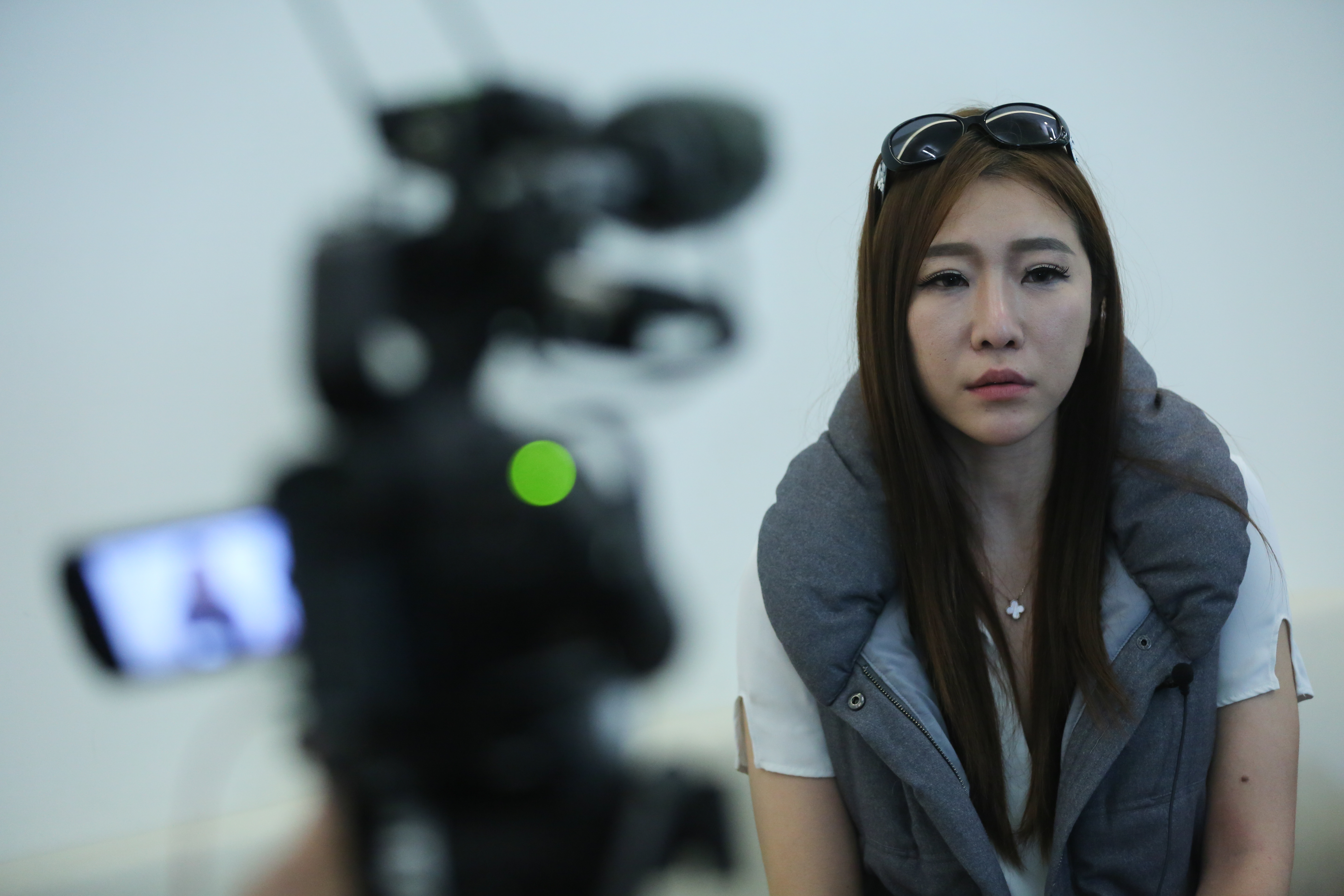 李宗瑞女友賴慕禎接受本刊專訪，淚訴李宗瑞迷姦閨密外，也證實黑白兩道當年曾勒索李家。