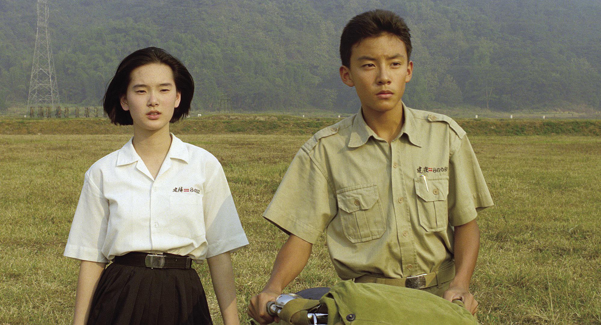 張震(右)與楊靜怡(左)主演的《牯嶺街少年殺人事件》數位修復4小時版本重映票房表現亮眼。(中影提供)