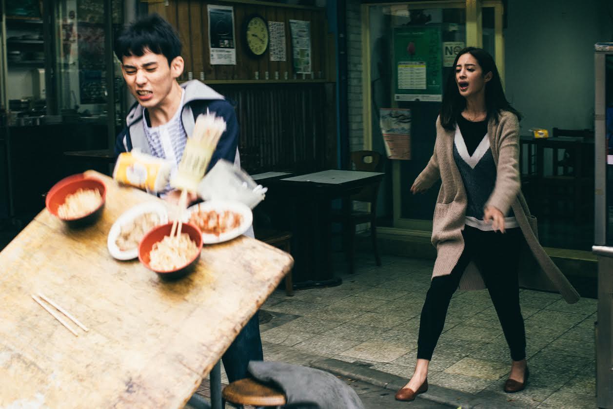 莫允雯(右)和徐鈞浩在植劇場《夢裡的一千道牆》中,飾演一對姊弟。(好風光提供)