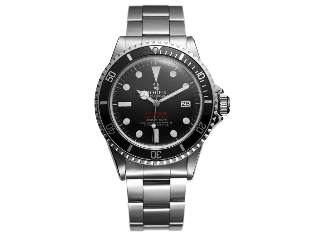 最初代Sea-Dweller Ref.1665為面盤有一行紅色「SEA-DWELLER」字樣的特注生產版本，僅供專業單位使用不對外銷售，故流通量十分稀少！市場能找到的初代1665均以能對外銷售的「雙紅」為主。圖為流通量較大的「雙紅」Ref.1665。