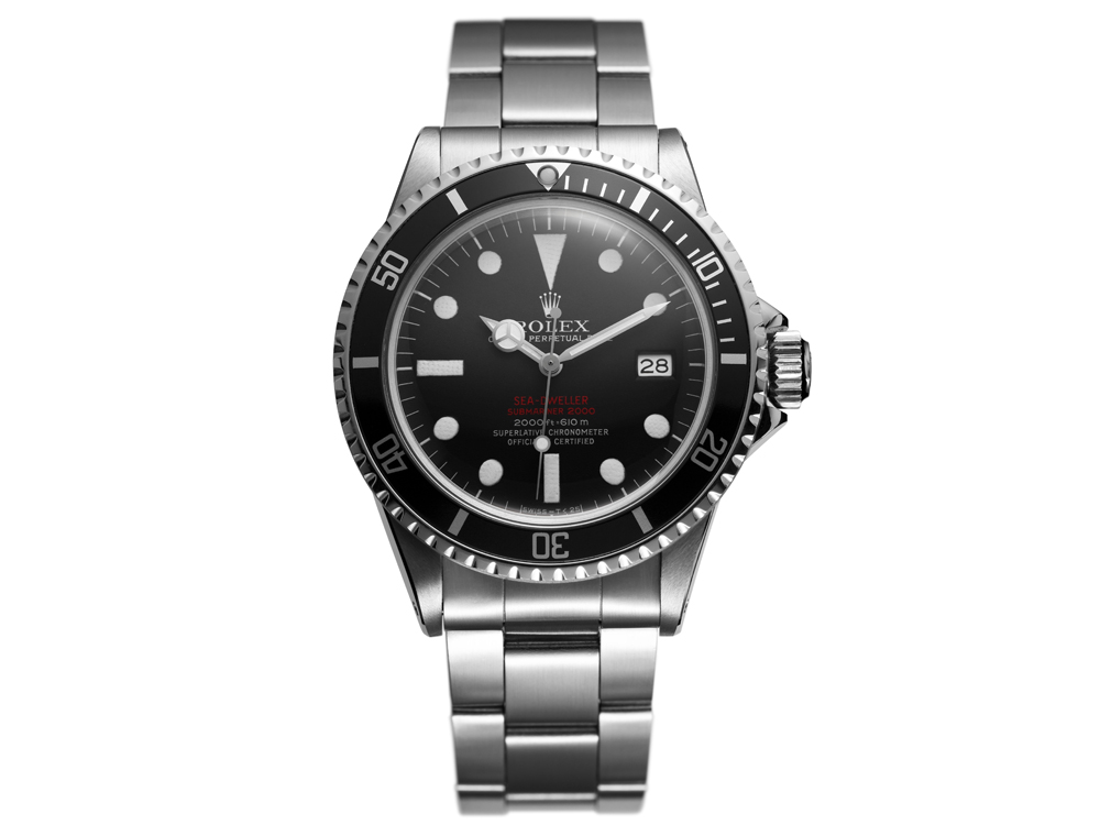 最初代Sea-Dweller Ref.1665為面盤有一行紅色「SEA-DWELLER」字樣的特注生產版本，僅供專業單位使用不對外銷售，故流通量十分稀少！市場能找到的初代1665均以能對外銷售的「雙紅」為主。圖為流通量較大的「雙紅」Ref.1665。