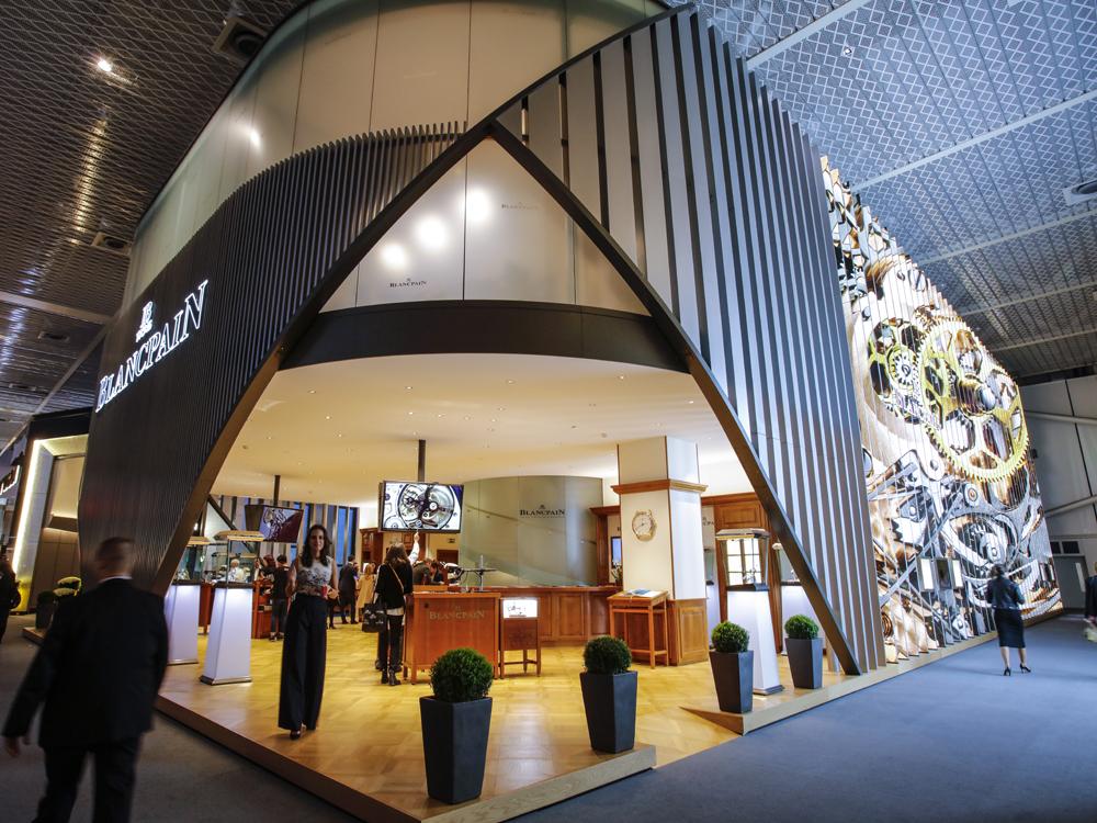各大品牌的Booth在巴塞爾錶展現場爭奇鬥艷！圖為BLANCPAIN展館。