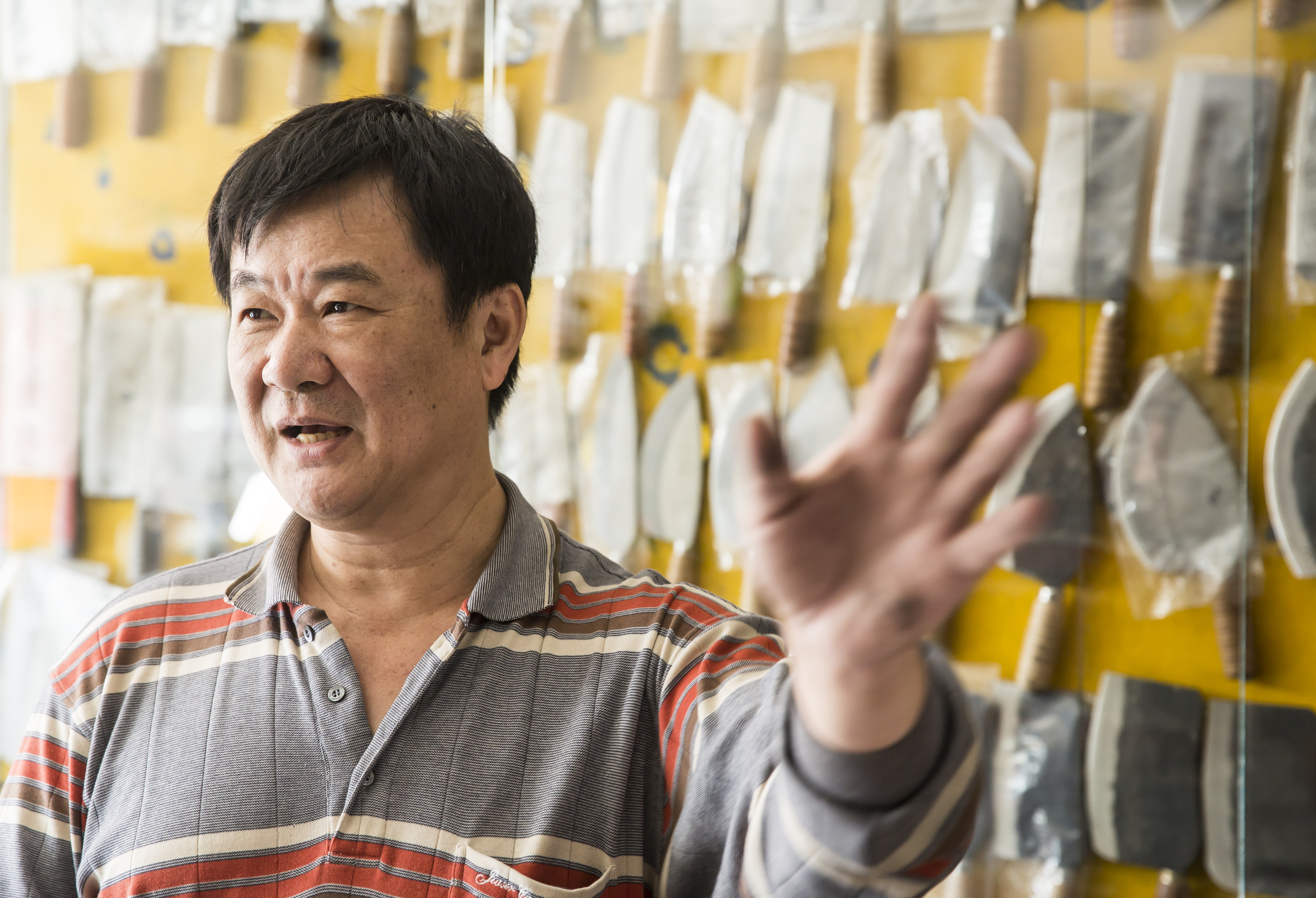 早年拒絕回家，到如今王崇德已把打鐵看做藝術業。