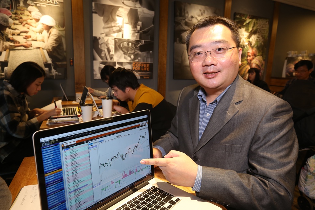 擅長籌碼分析選股的陳家豐，靠長期價值投資+短期波段操作，滾出年年20%以上的獲利。