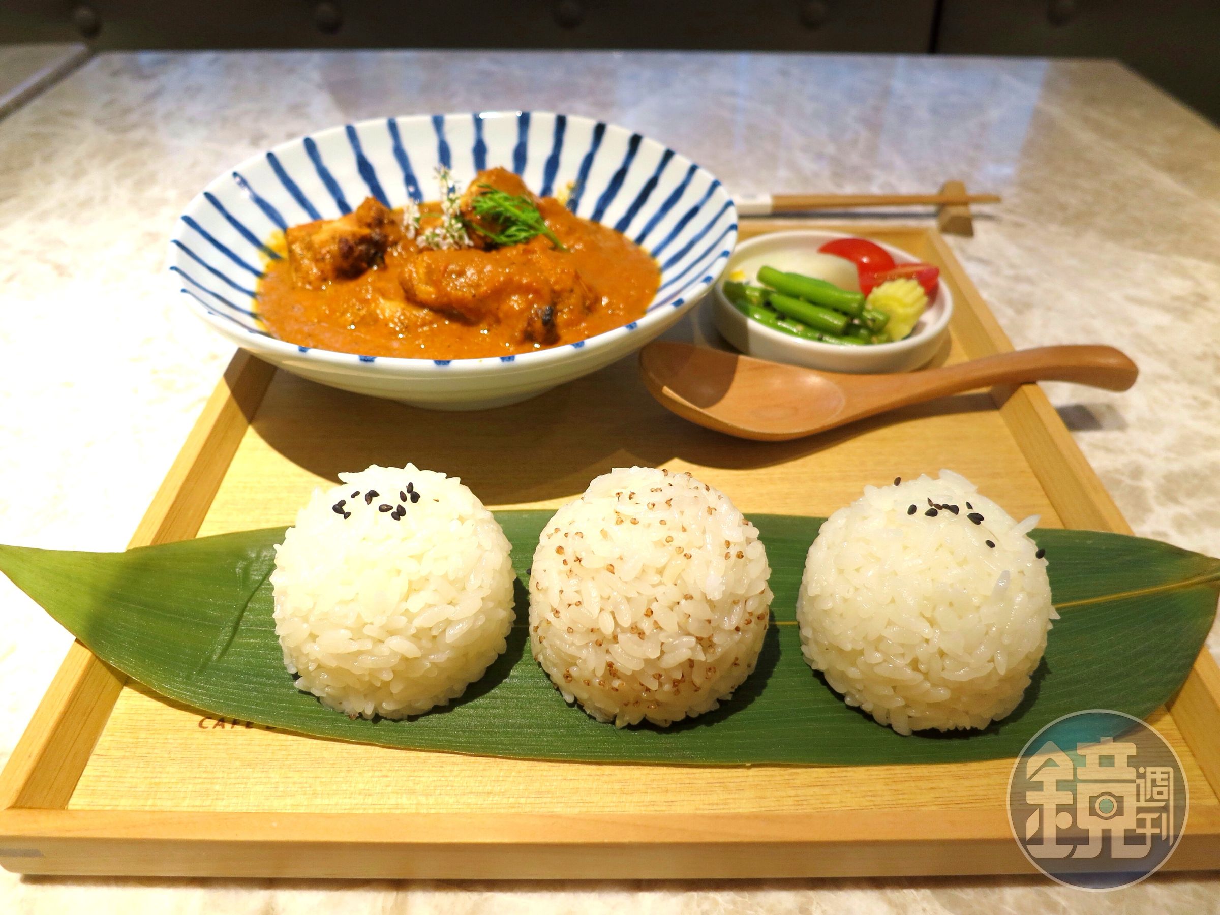 「米販咖啡」和「想想廚房」合作推出「雞肉咖哩」，吃得到香Q米飯和細緻咖哩。（330元／份）