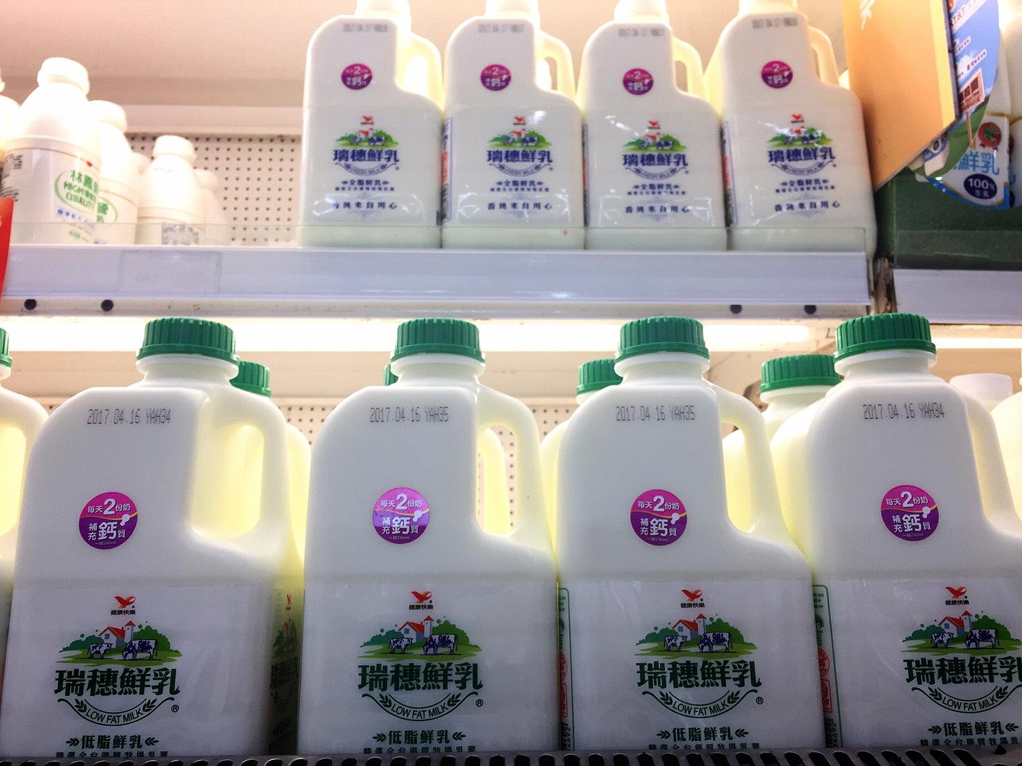瑞穗鮮乳近期調漲價格，造成不少人反彈。（黃敏建攝）