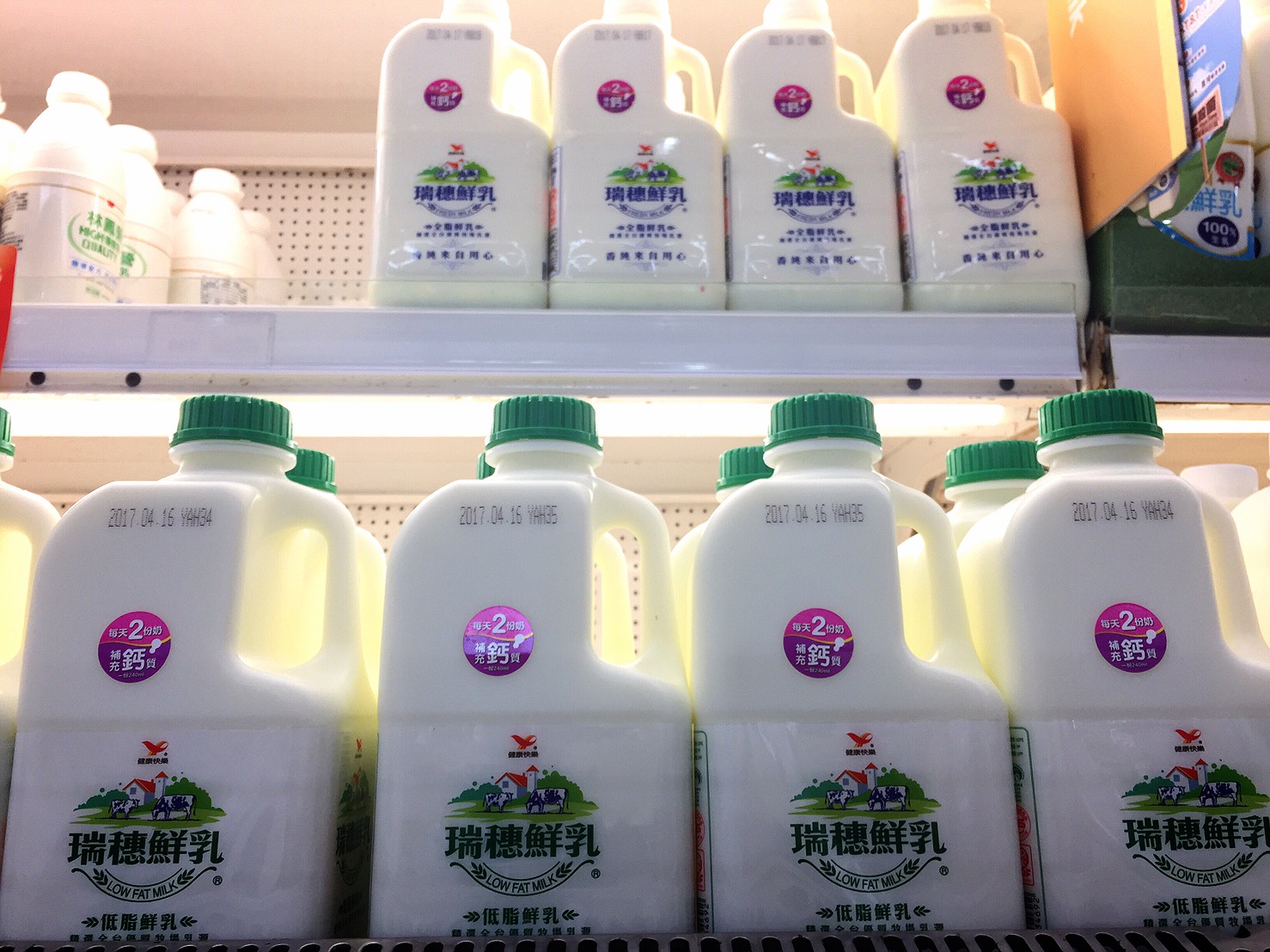 瑞穗鮮乳近期調漲價格，造成不少人反彈。（黃敏建攝）