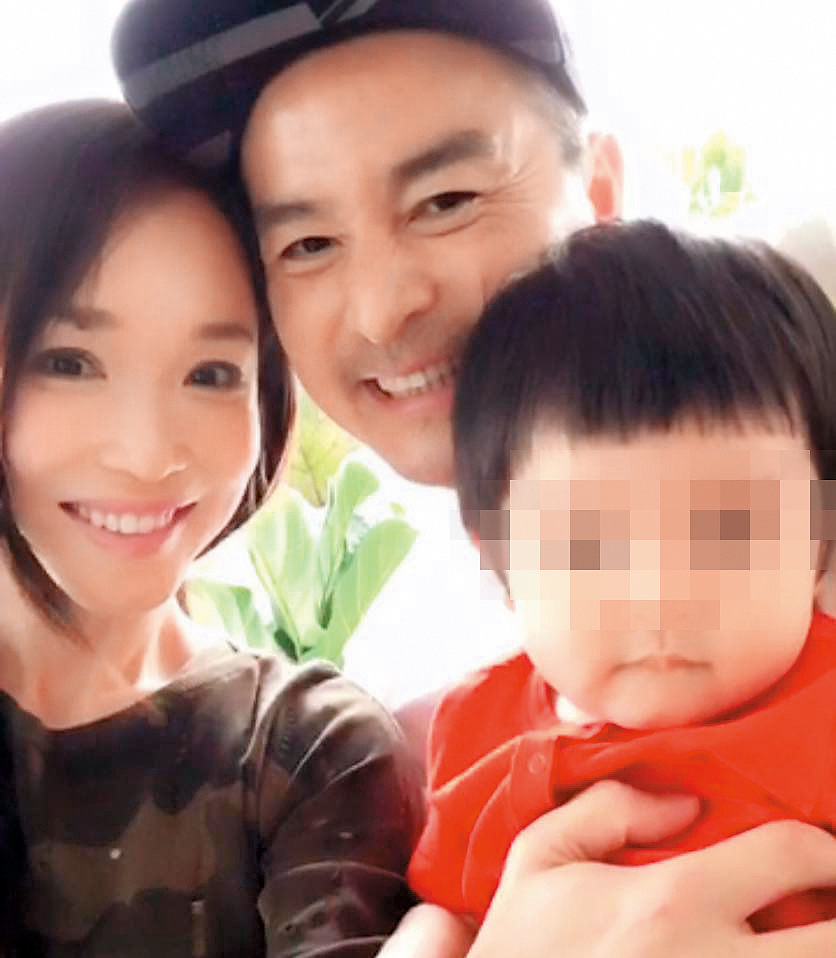 李銘順兒子長得似他，一家三口也像是新加坡國民家庭。（翻攝自范文芳臉書）