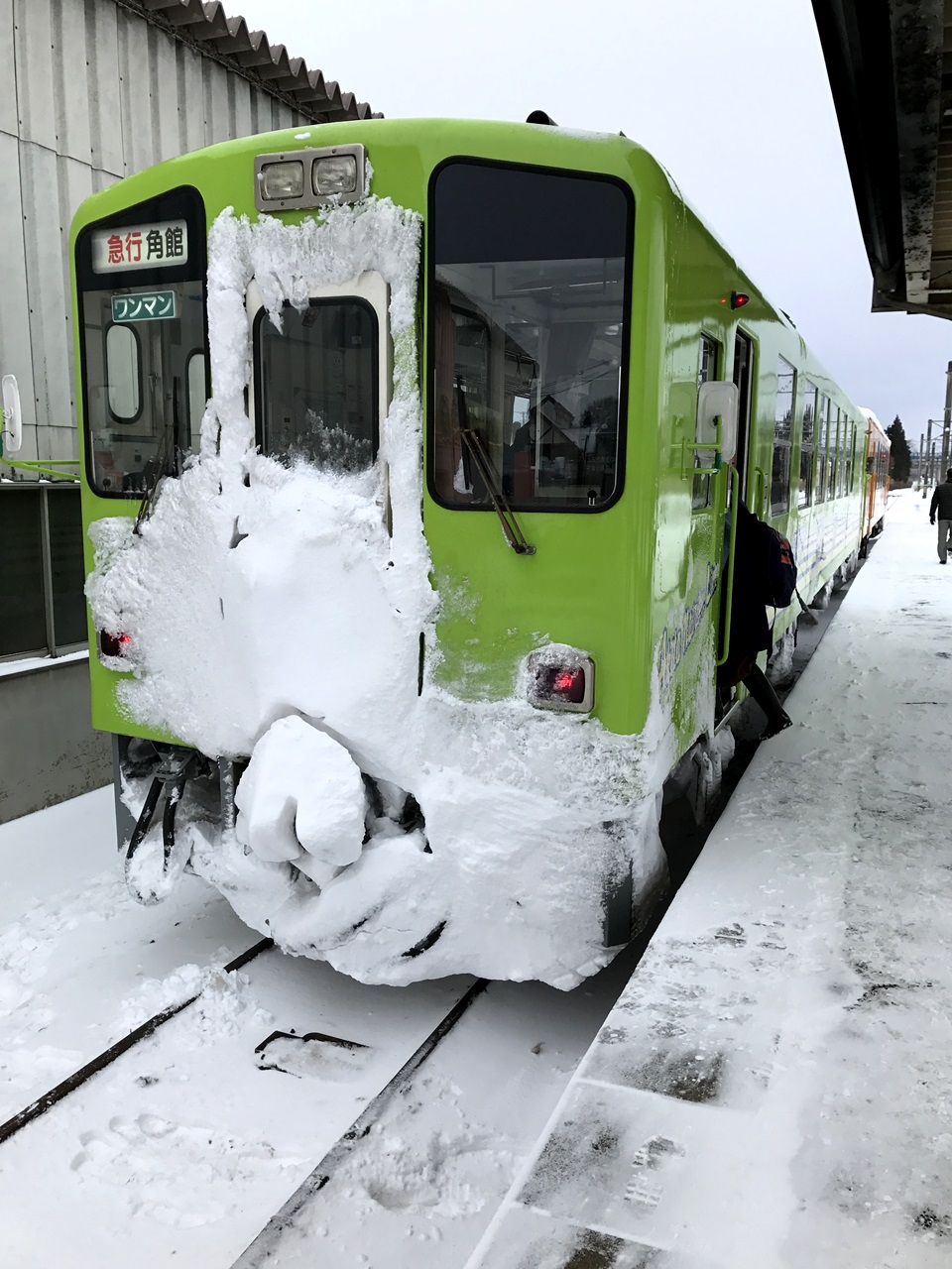 這天搭乘的是兩節編成，另一節車廂是AN-8809型的もりよし特急車。
