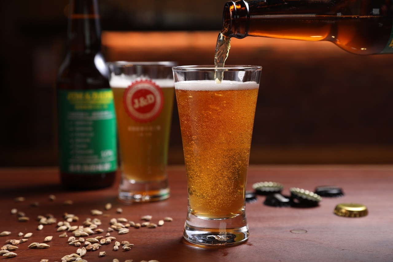 「雙倍酒花艾爾」用7種啤酒花釀出重苦風味，卻意外順口回甘。（150元／支）