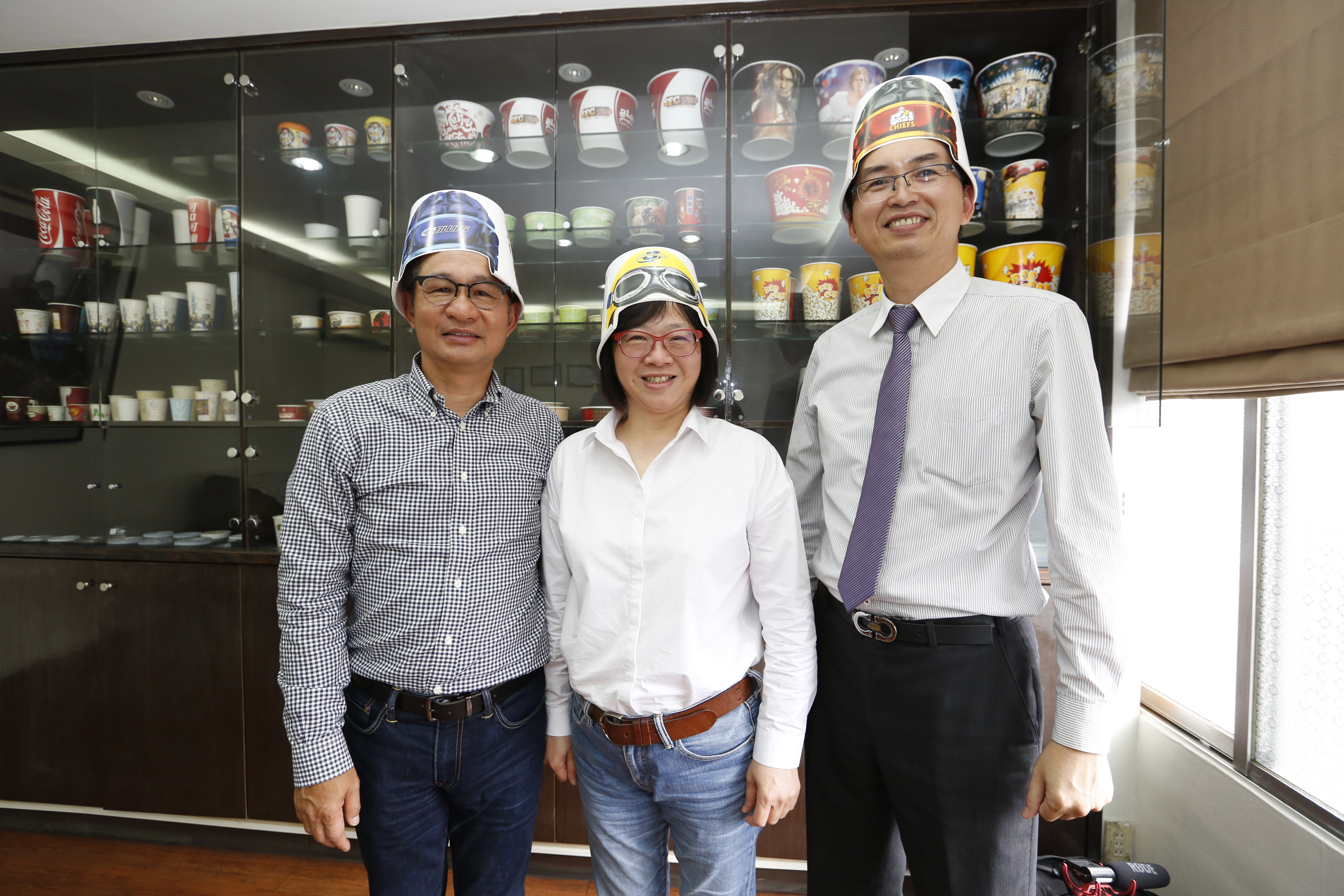 林俊賢（左）從紙杯跨足影城原物料供應商，拚出逾14億元商機。
