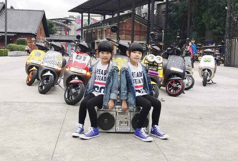 左左右右西門町拍攝影片,巧遇機車友聚會,變成免費佈景。