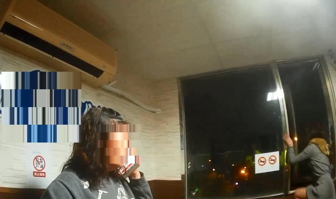 張姓少女在深夜時分跟外婆大吵，還跑到窗邊試圖跳下去。