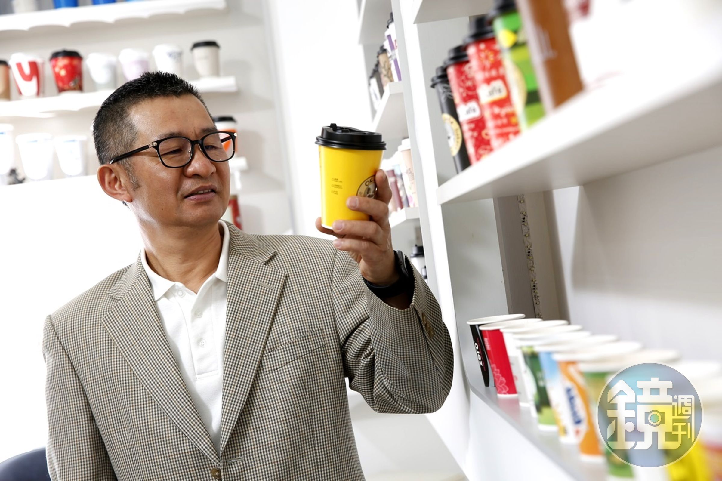 奎達董事長林俊賢愛杯成痴，國內連鎖咖啡店的第1個杯子多出自他之手。