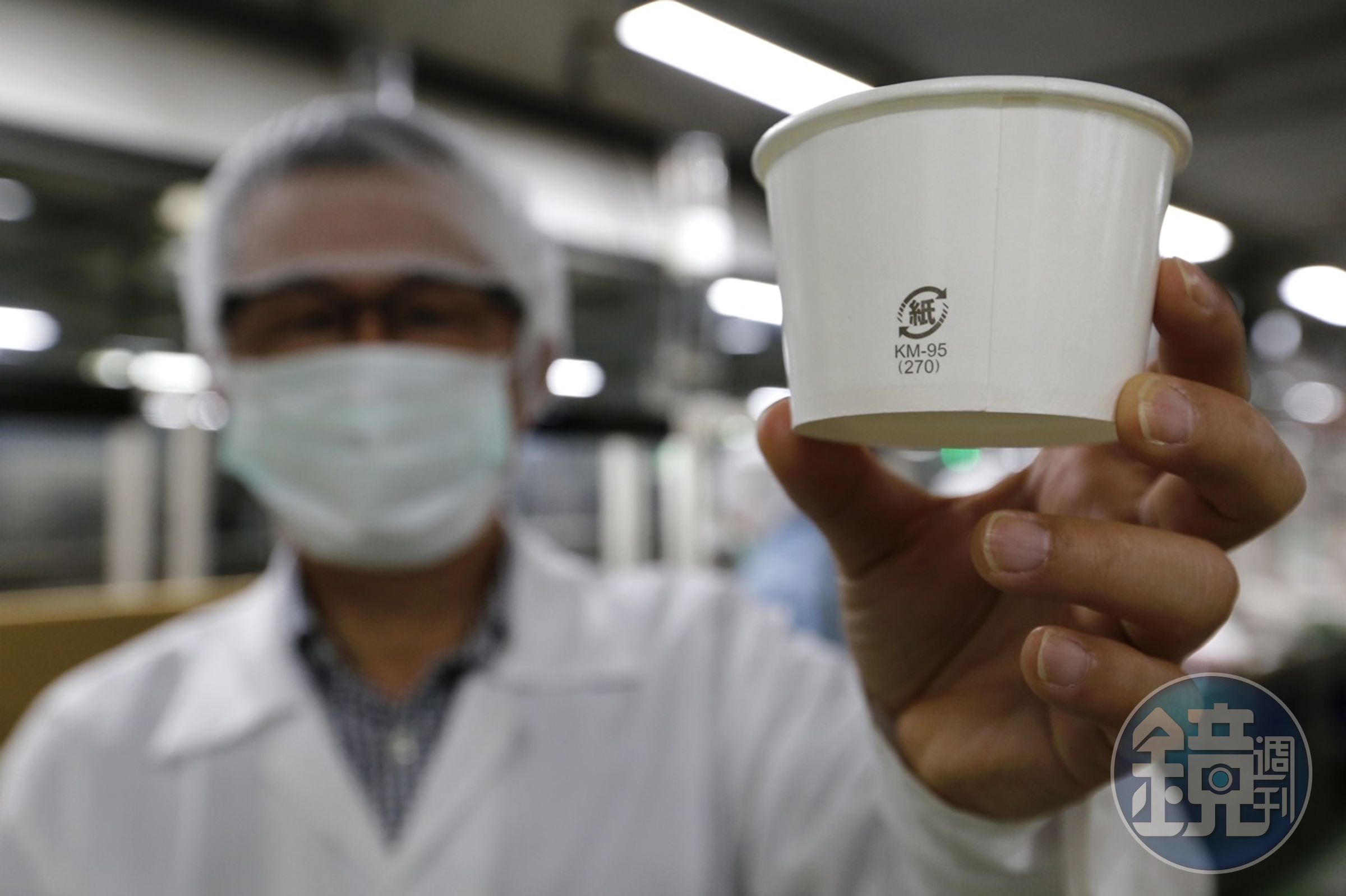 基於食用安全考量，印刷越少的紙容器相對越安全。