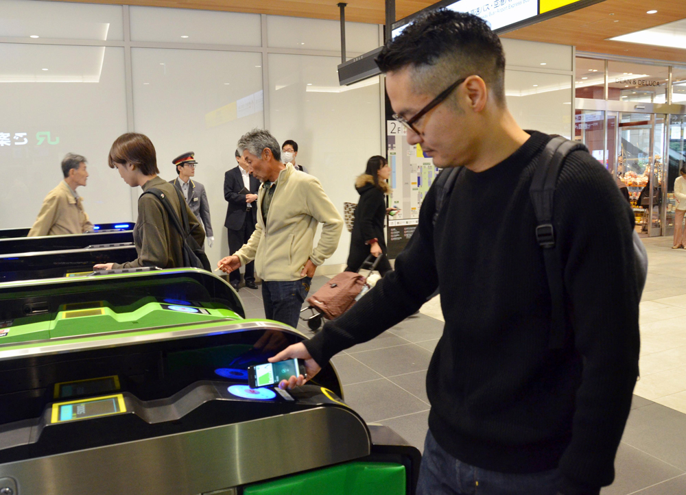 日本的果粉已經能用Apple Pay來搭乘大眾運輸工具。