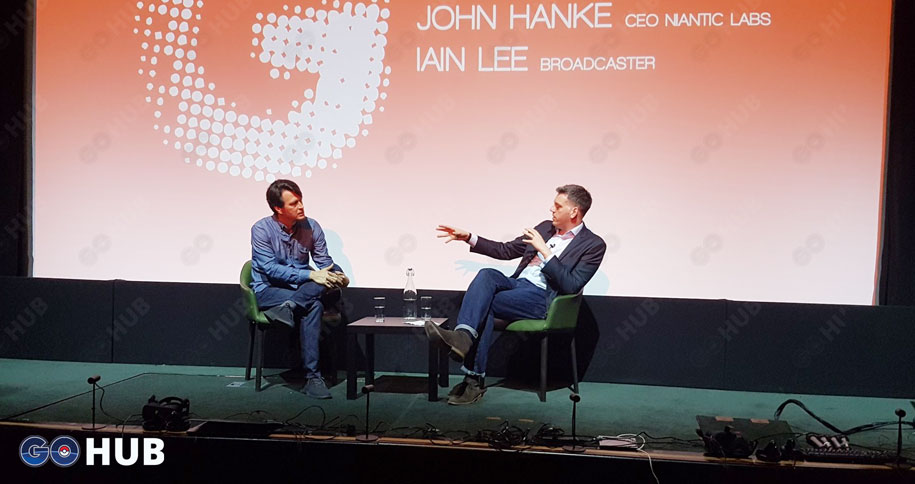 John Hanke（左）在倫敦遊戲嘉年華。（圖取自pokemongohub.net）