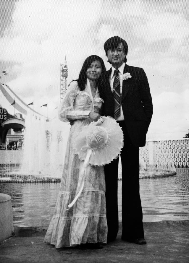 平路到美國求學半年,很快就結婚了。赴美十年後,她驚覺自己連夢裡都在講英文,變成跟原先很不同的兩個人,才決定開始嘗試以中文創作。(時報文化出版提供)