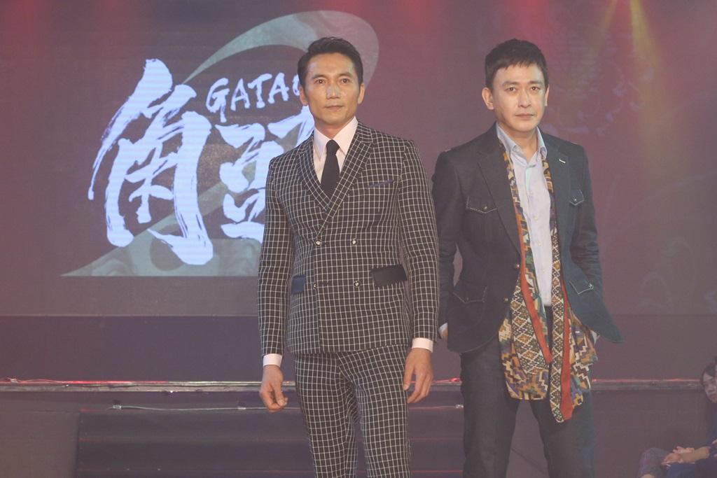 鄒兆龍(左)常期在香港拍片,曾在周星馳的《九品芝麻官》演出惡角常威,這是近三十年來首次回台拍片,並將與王識賢對決。