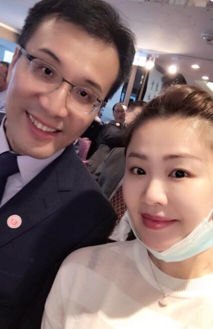 李婉鈺與吳志剛去年底密集交往期間，經常共同出席餐會，李也曾大方在臉書上秀出合照。