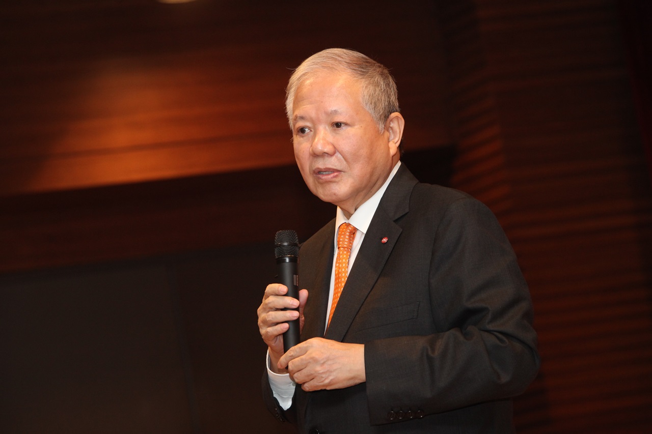 面對大股東、堂哥何政廷要切割，永豐餘集團總裁何壽川替永豐金抱屈。