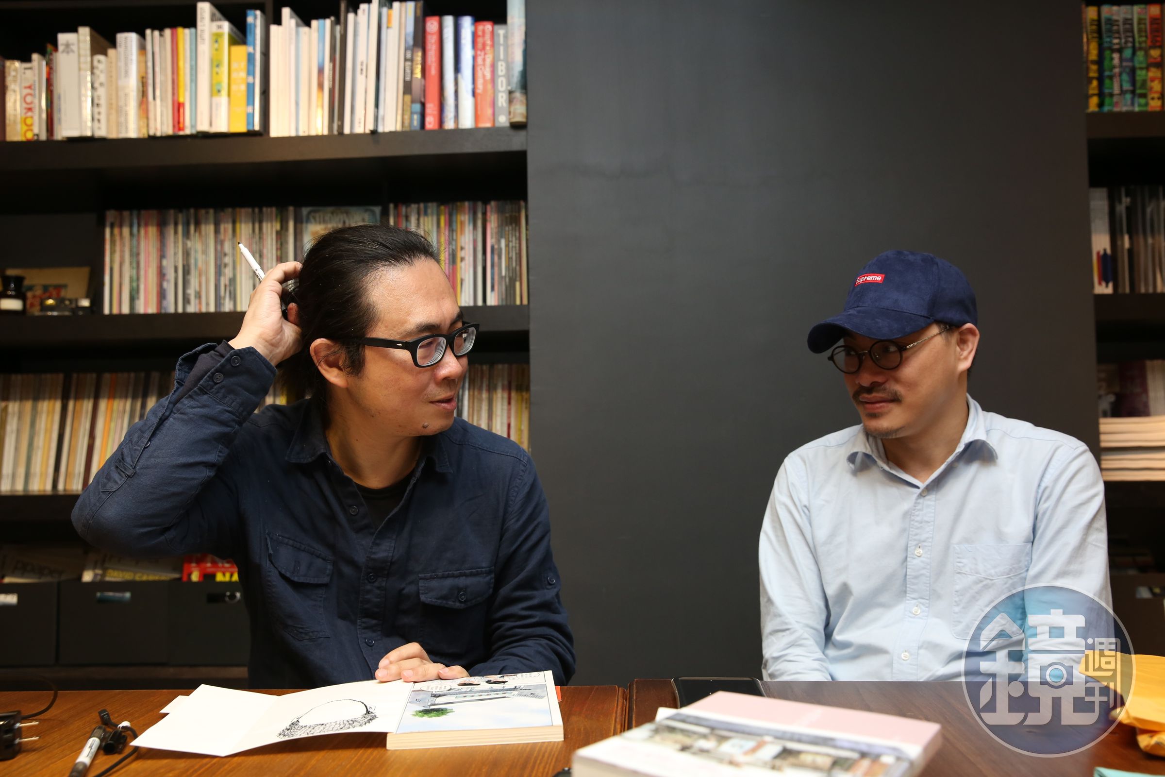 蔡南昇（右 ) 也曾是賴有賢的漫畫助手，與阮光民感情相當好。