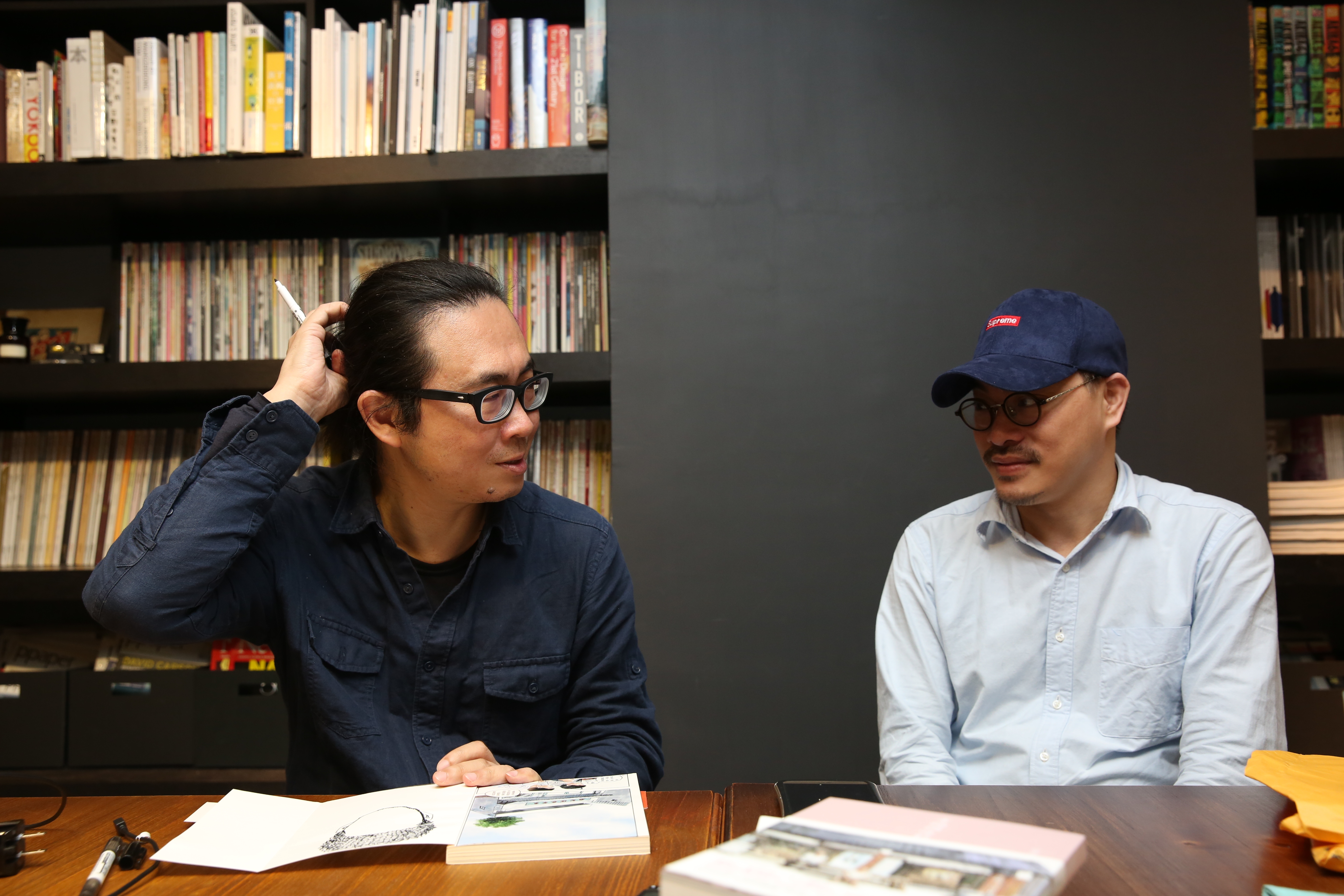 蔡南昇（右 ) 也曾是賴有賢的漫畫助手，與阮光民感情相當好。