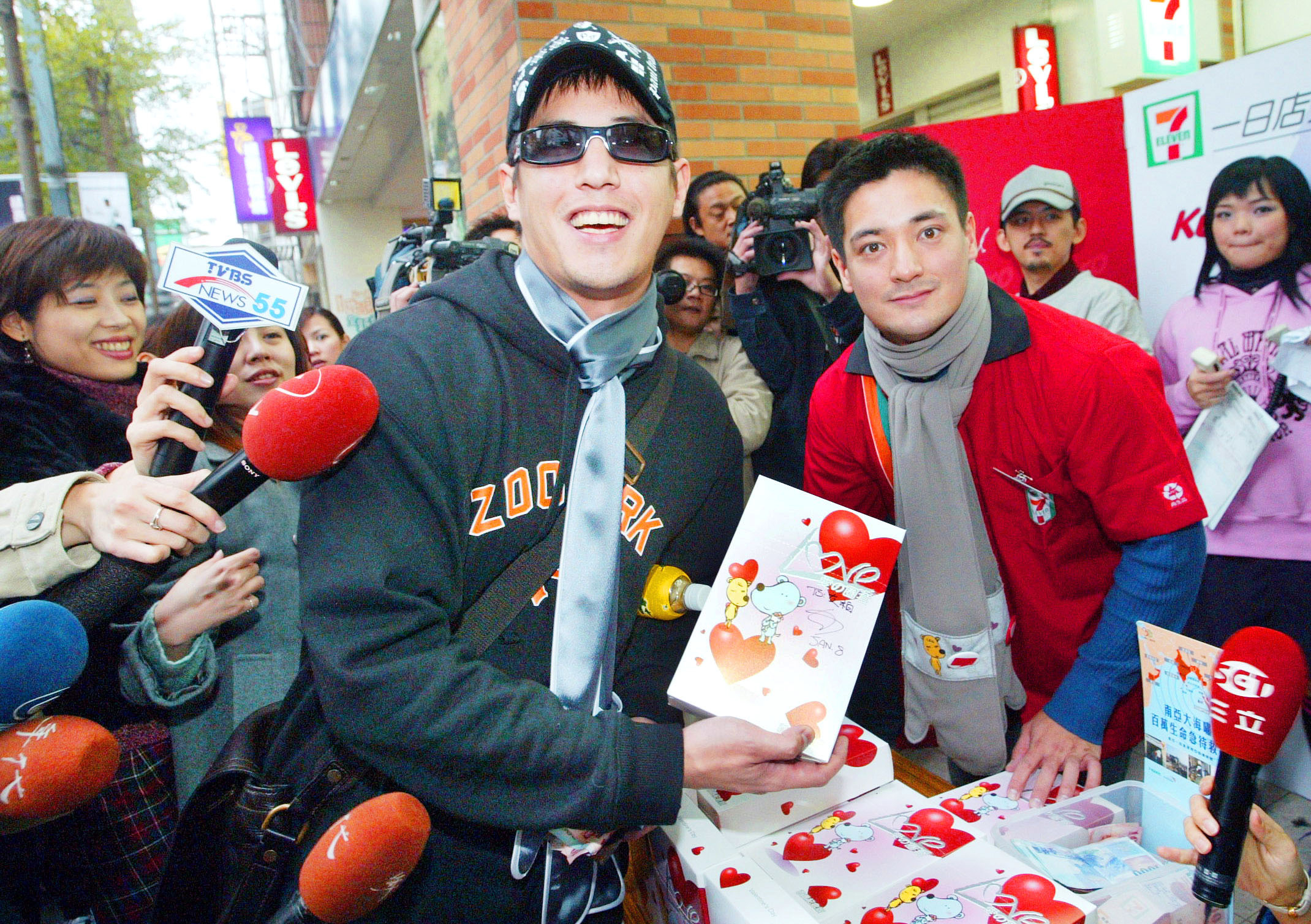 蔣家第4代的蔣友柏、蔣友常都是從事設計工作，沒有從政；後來蔣友青也娶了一個愛設計的老婆，開了一間「青周設計」。（東方IC）