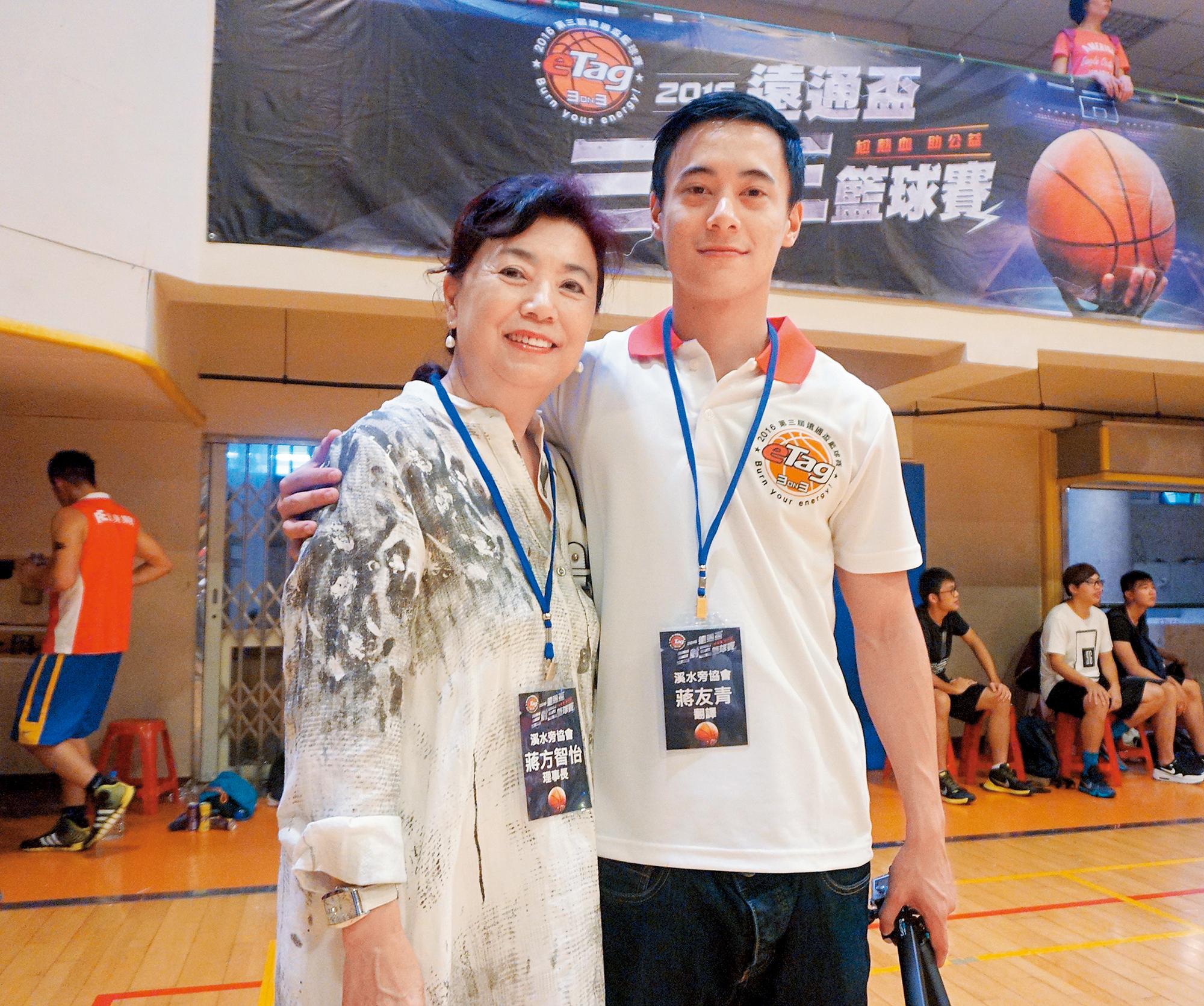 蔣方智怡專心從政之後,小兒子蔣友青開始失控,導致她後悔自己成了個失職媽媽。圖取自中央社