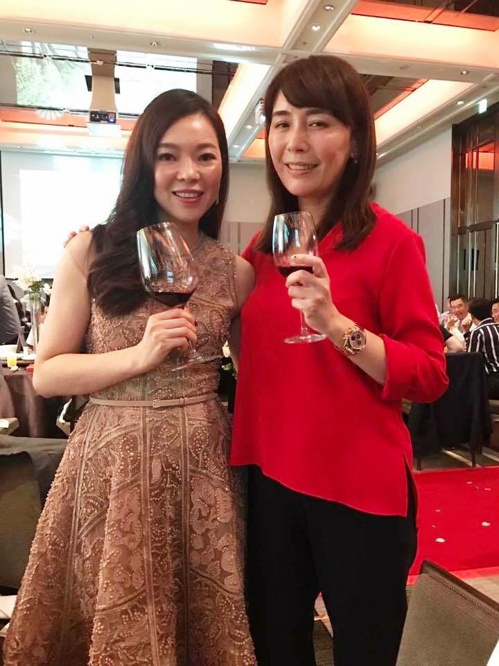 左為郭台銘第二任妻子曾馨瑩,右為伊林娛樂總經理陳婉若。