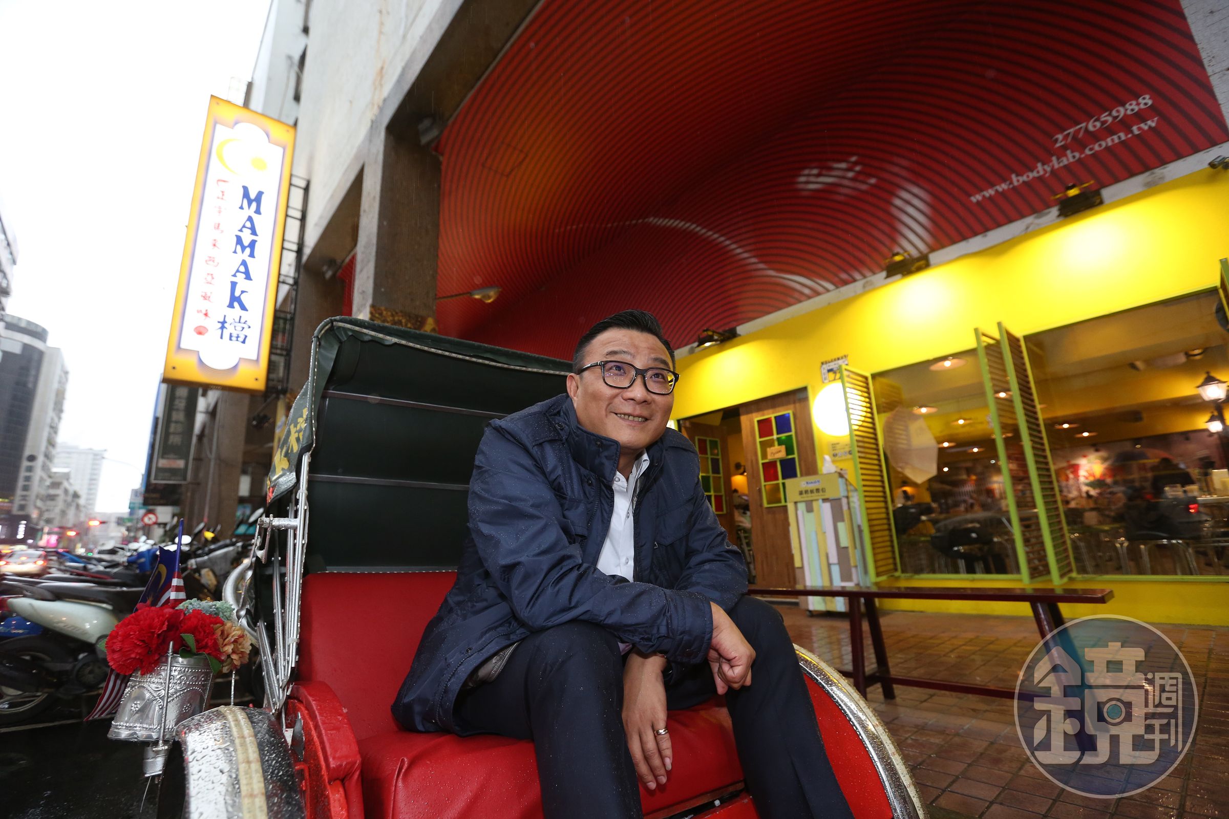 練就敢衝不怕死的個性，鄭凱隆將「歇腳亭」開到18個國家，還開餐廳「MAMAK檔」。