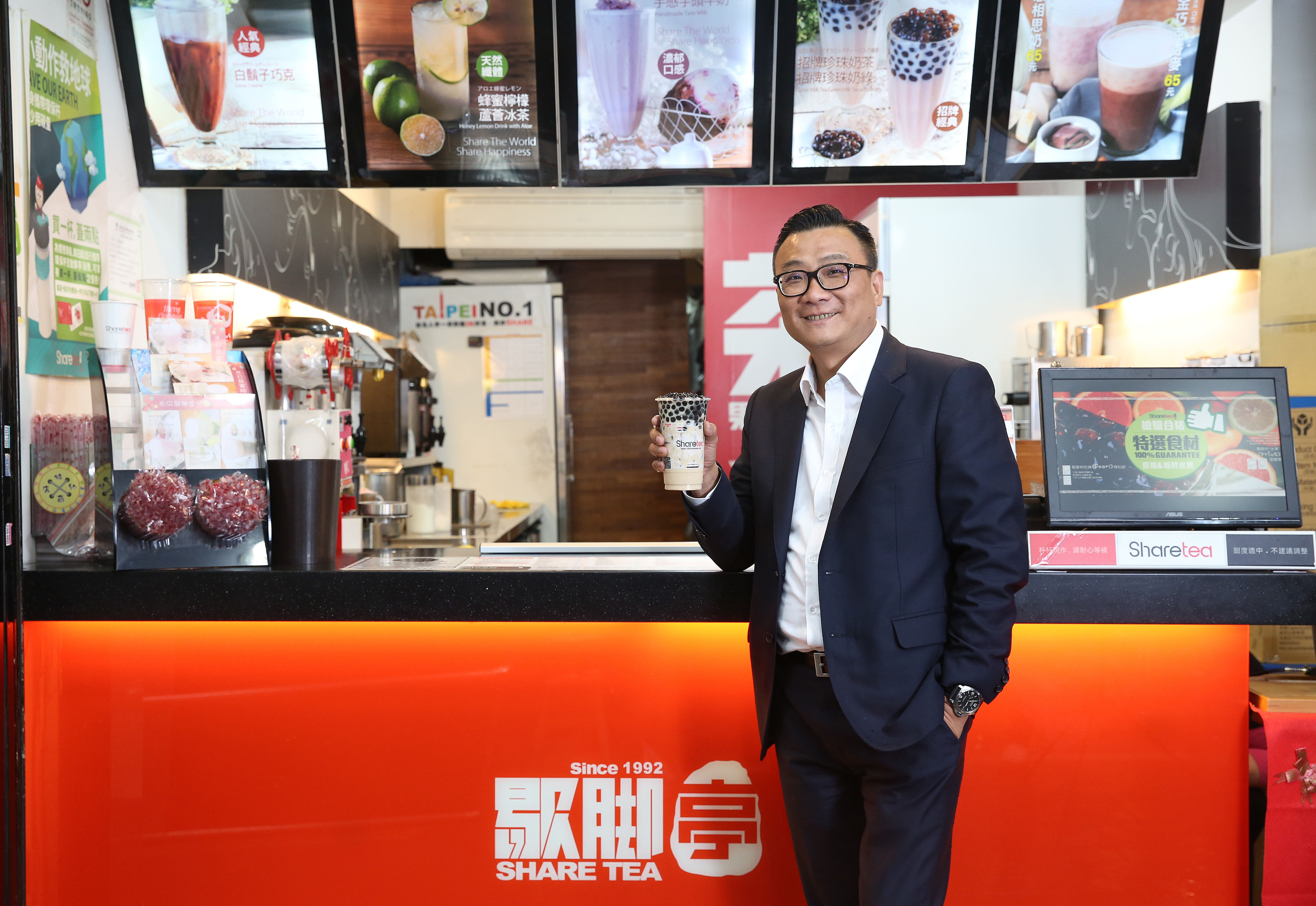 將珍珠奶茶賣到18個國家共400多間店，鄭凱隆始終認為茶飲市場沒有飽和的一天。