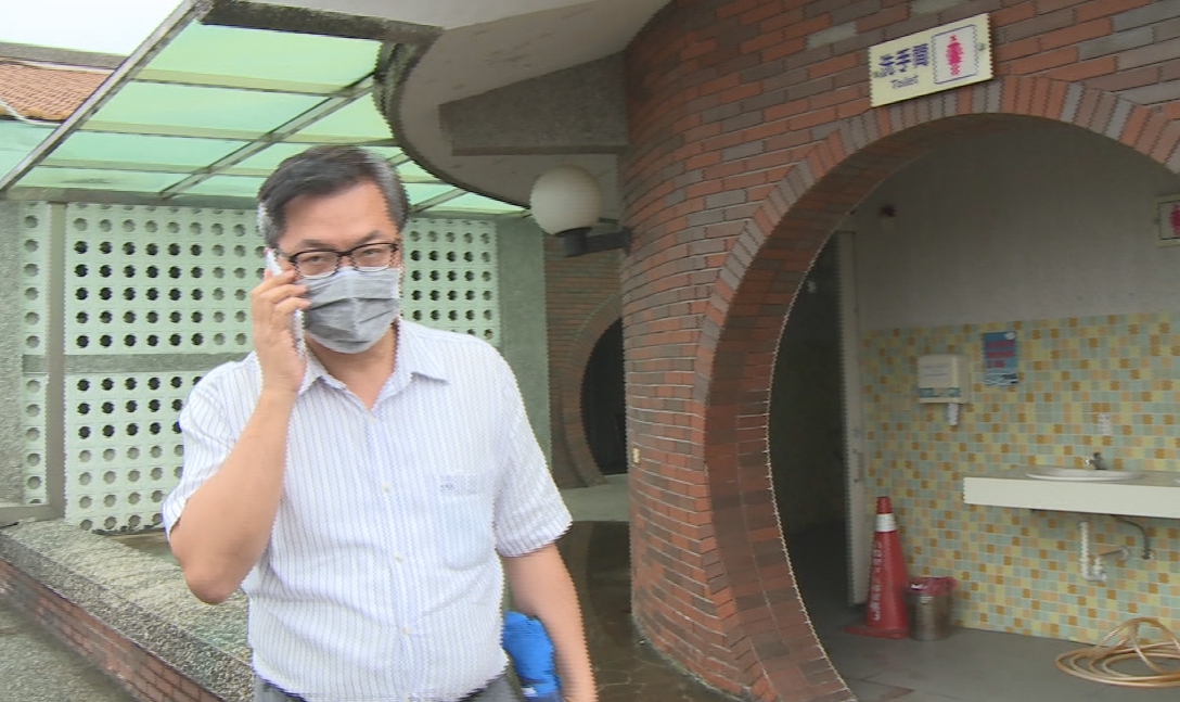 害死人的詹富盛醫師將被檢方依過失致死移送，上午在嘉義殯儀館露面，面對詢問，只是不斷點頭不語。