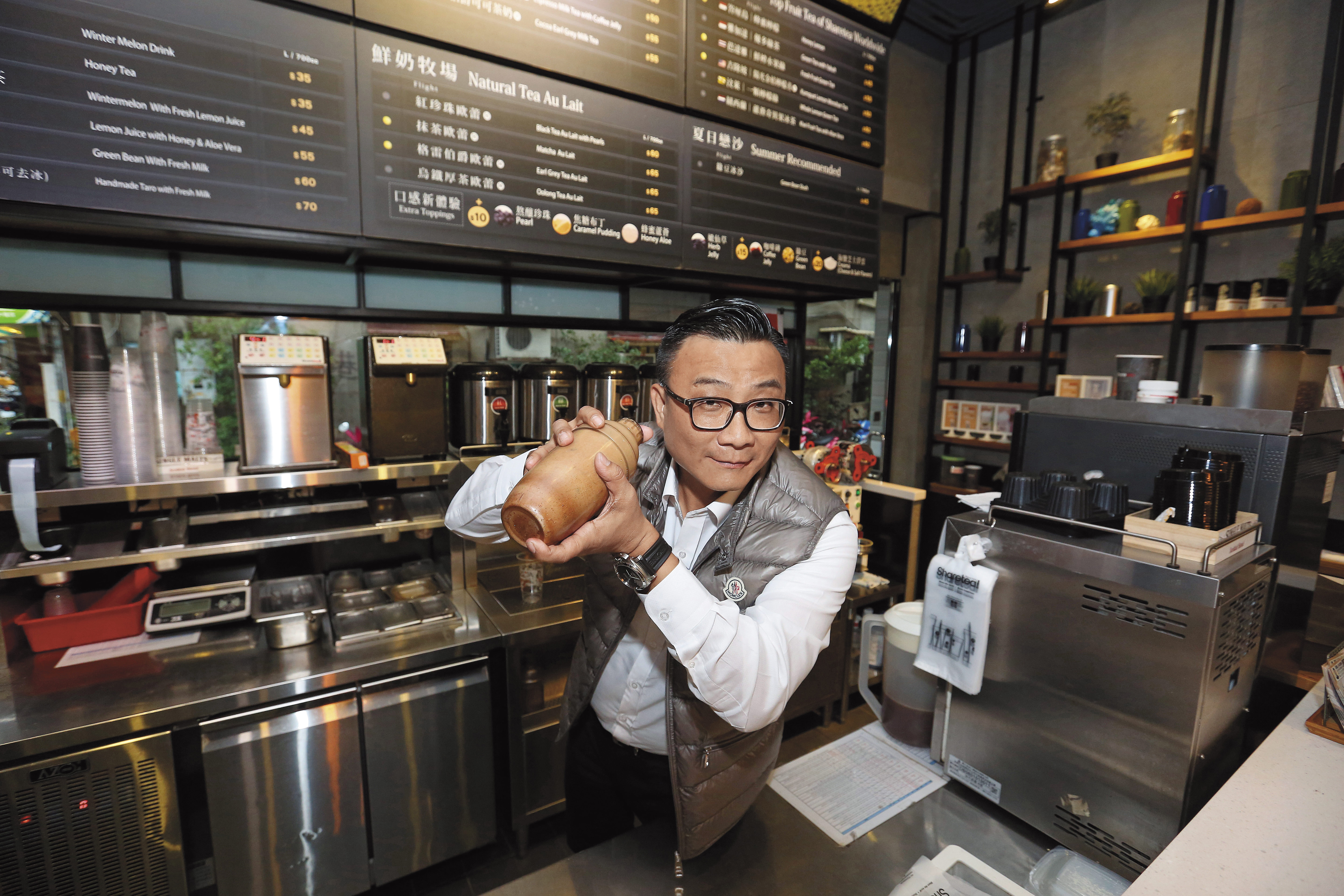 將珍珠奶茶賣到18個國家共511間店，鄭凱隆始終認為茶飲市場沒有飽和的一天。