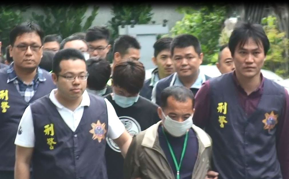 風飛砂幫橫行新竹，從事販毒、暴力討債等惡行。