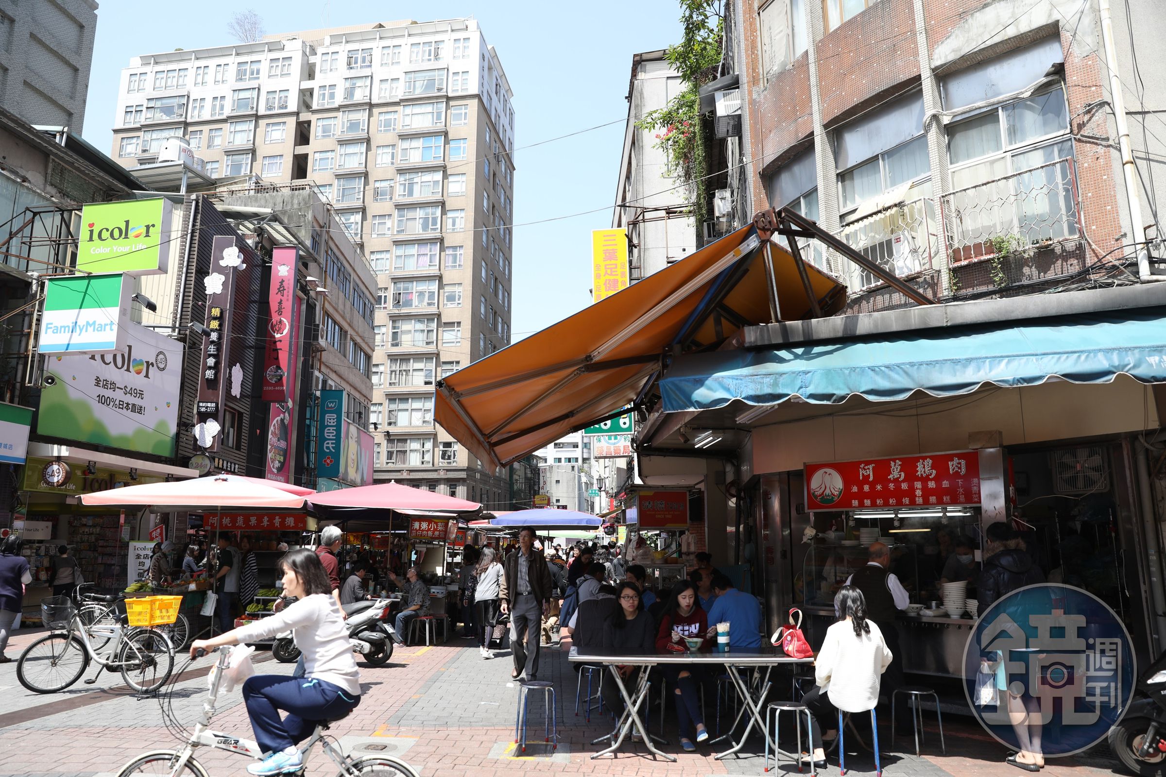 「晴光市場」各色小吃眾多，辜成允從年輕時代就愛來這裡隨興享用午茶小吃。