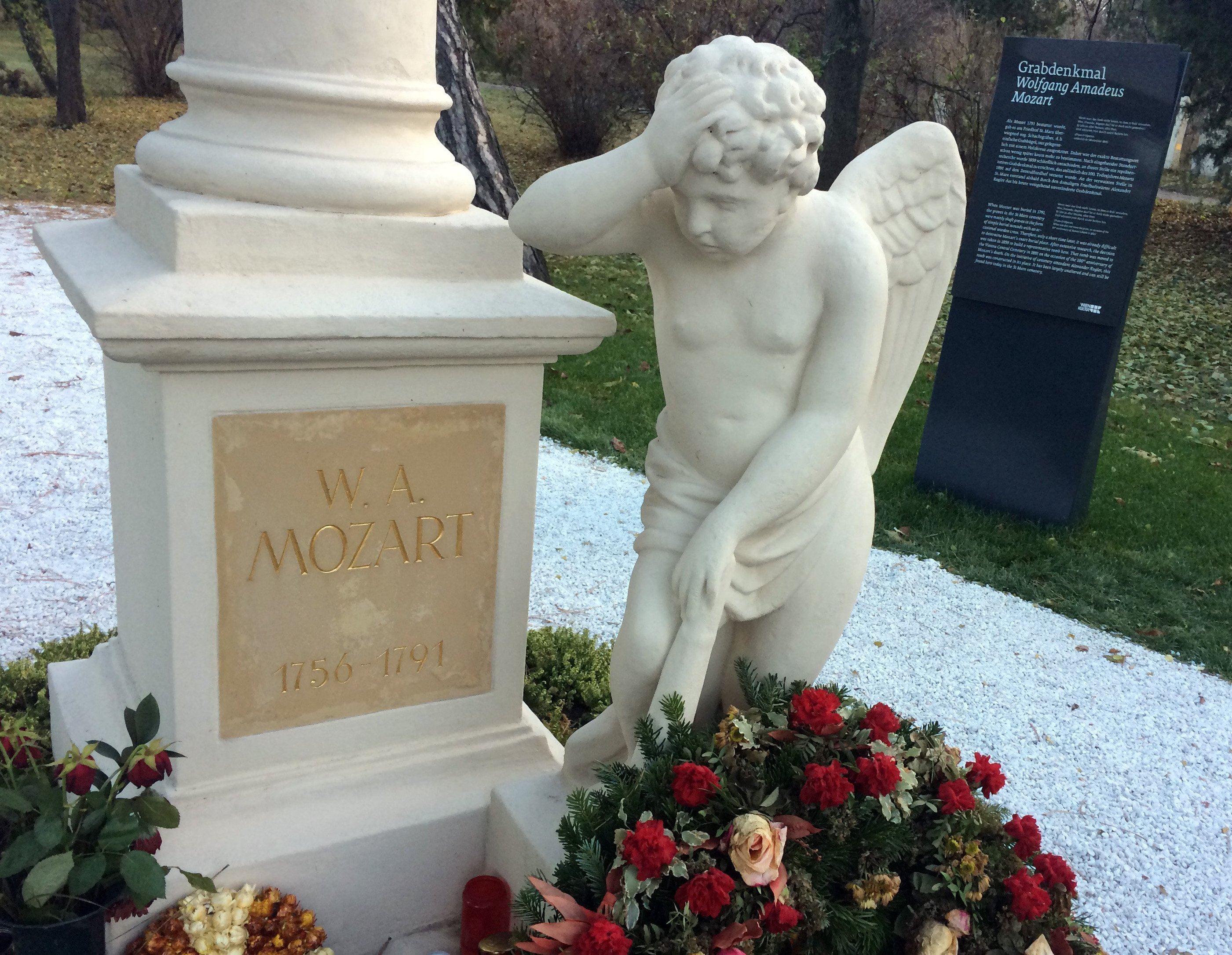 或許是受到社群媒體的影響， 新型態的訃聞夾雜了幽默嘲諷甚至大不敬。圖為莫札特的墓園。（東方IC）      