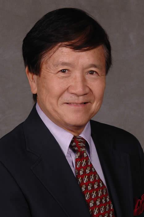 姜峰楠的爸爸姜復本,目前在美國石溪大學機械工程系擔任特聘教授。