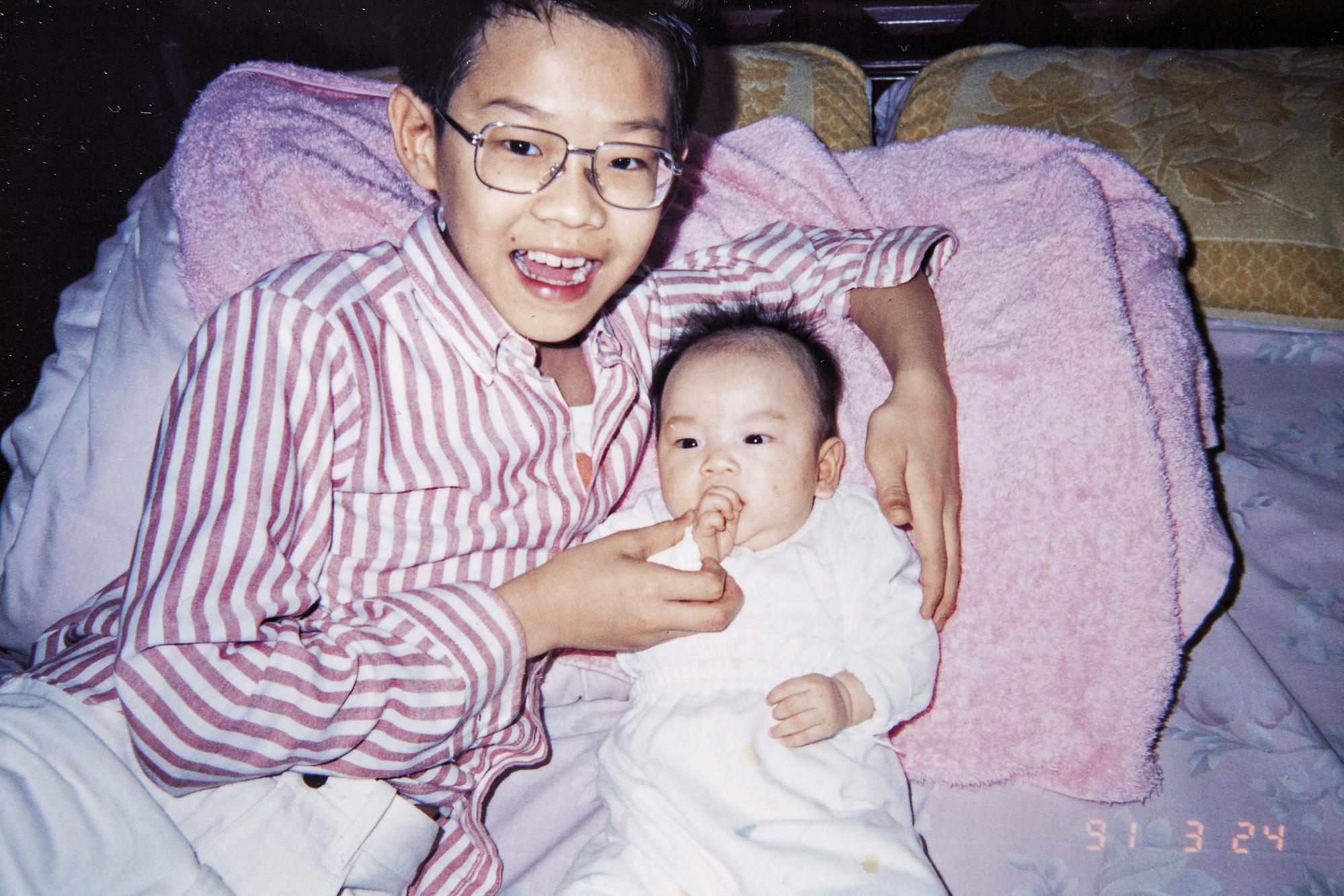 彭仁鐸與妹妹相差12歲,從小就負責照顧妹妹。