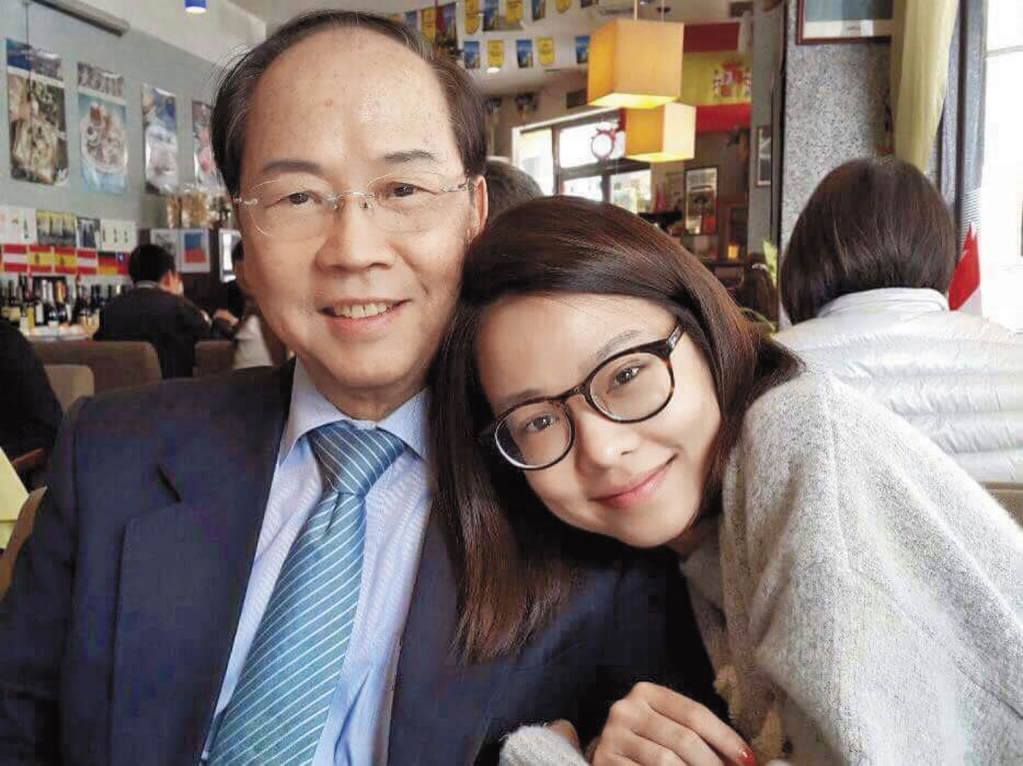 彭作奎（左）與女兒楊又穎（右）感情極好，父女間留下許多親密的照片。（彭仁鐸提供）